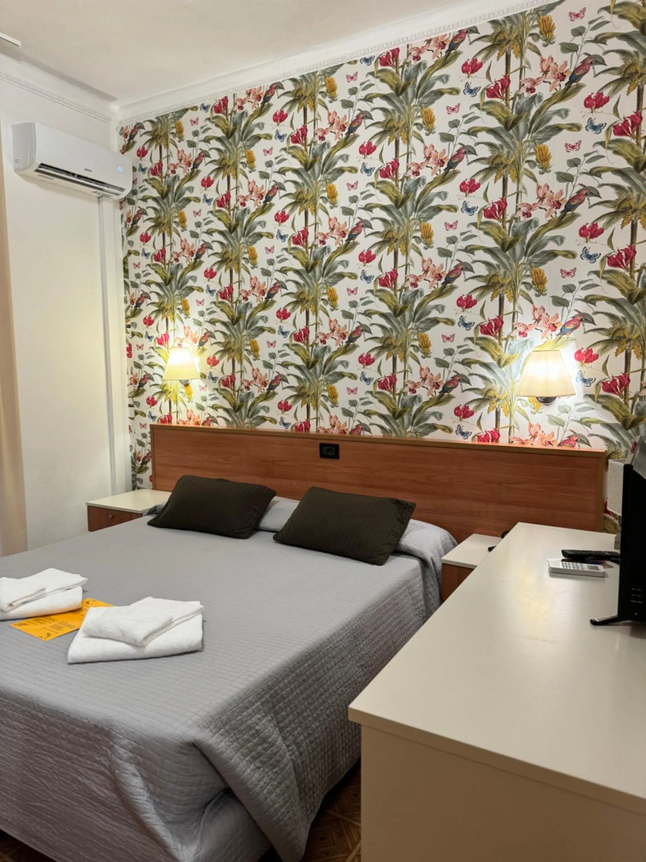 Bed in Hotel Delle Rose