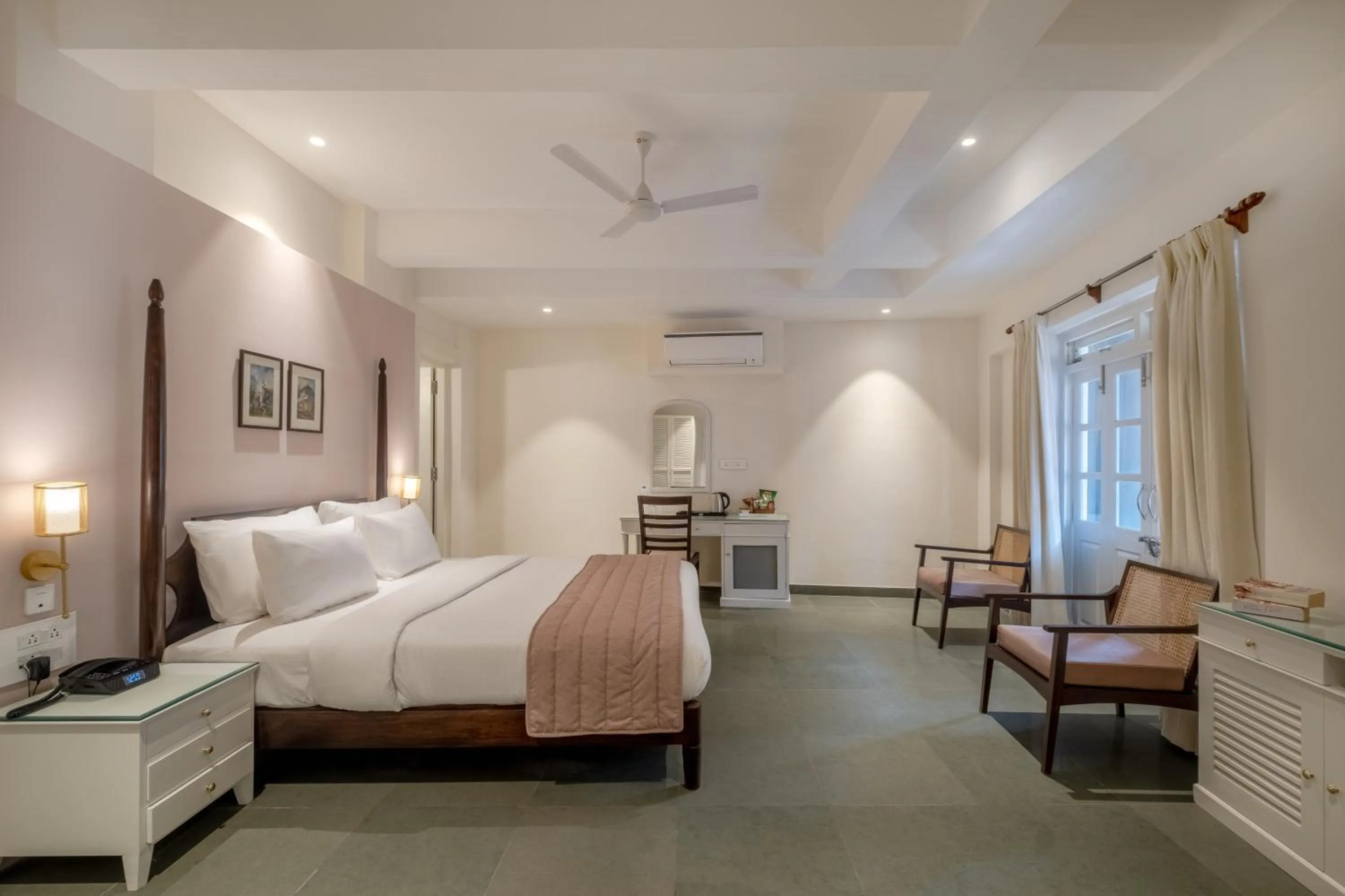 Photo of the whole room, Bed in O Pierre - Fontainhas