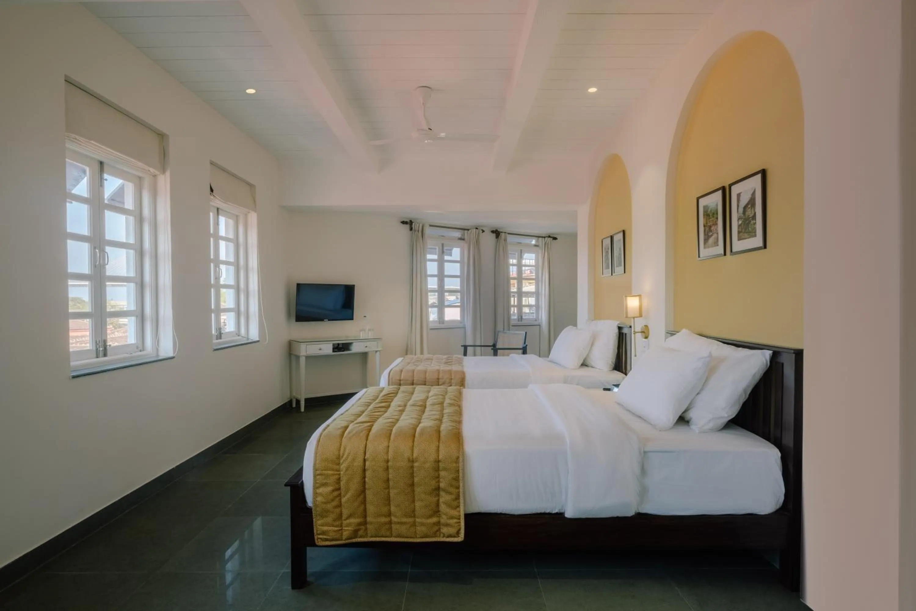 TV and multimedia, Bed in O Pierre - Fontainhas