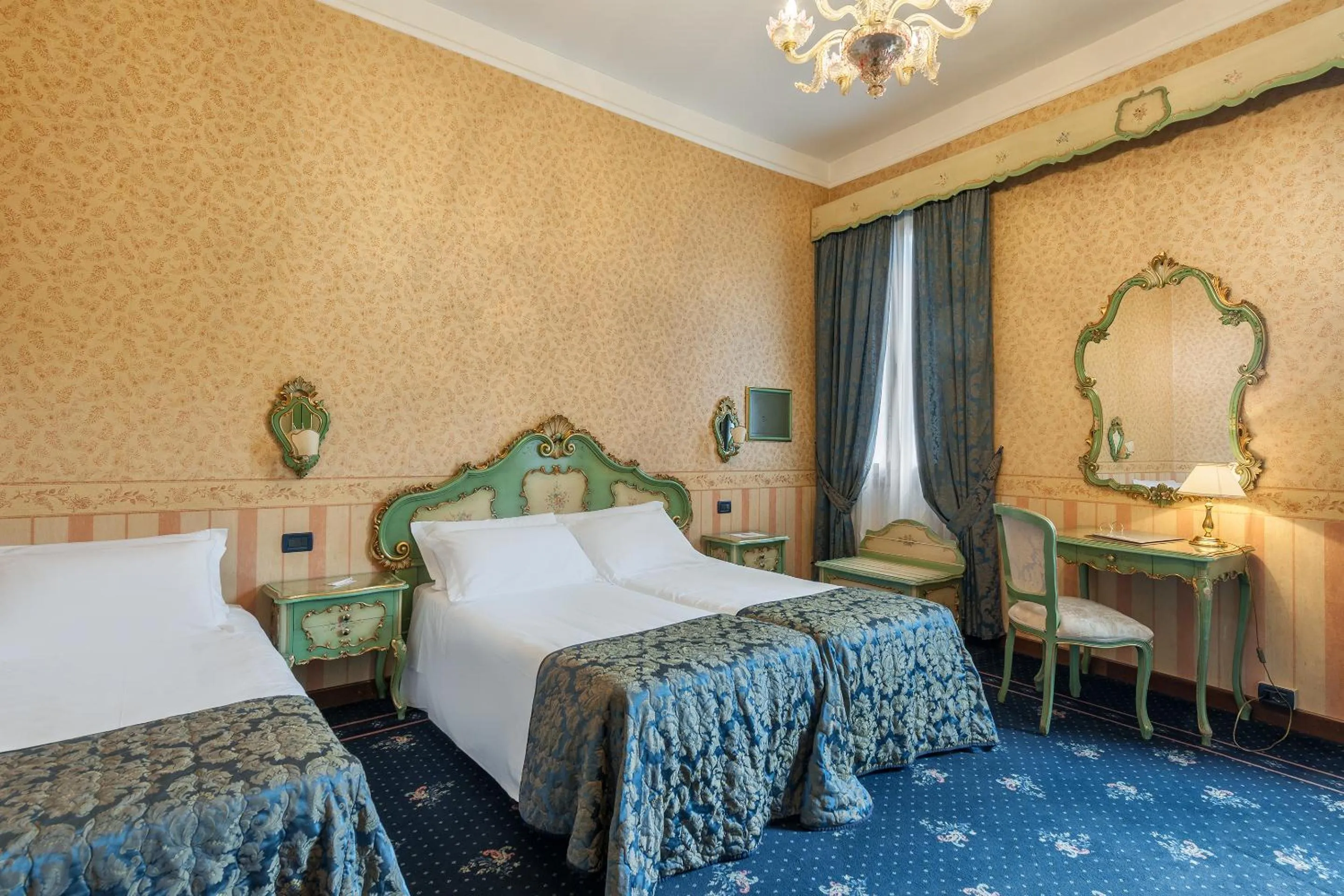 Photo of the whole room, Bed in Hotel Montecarlo
