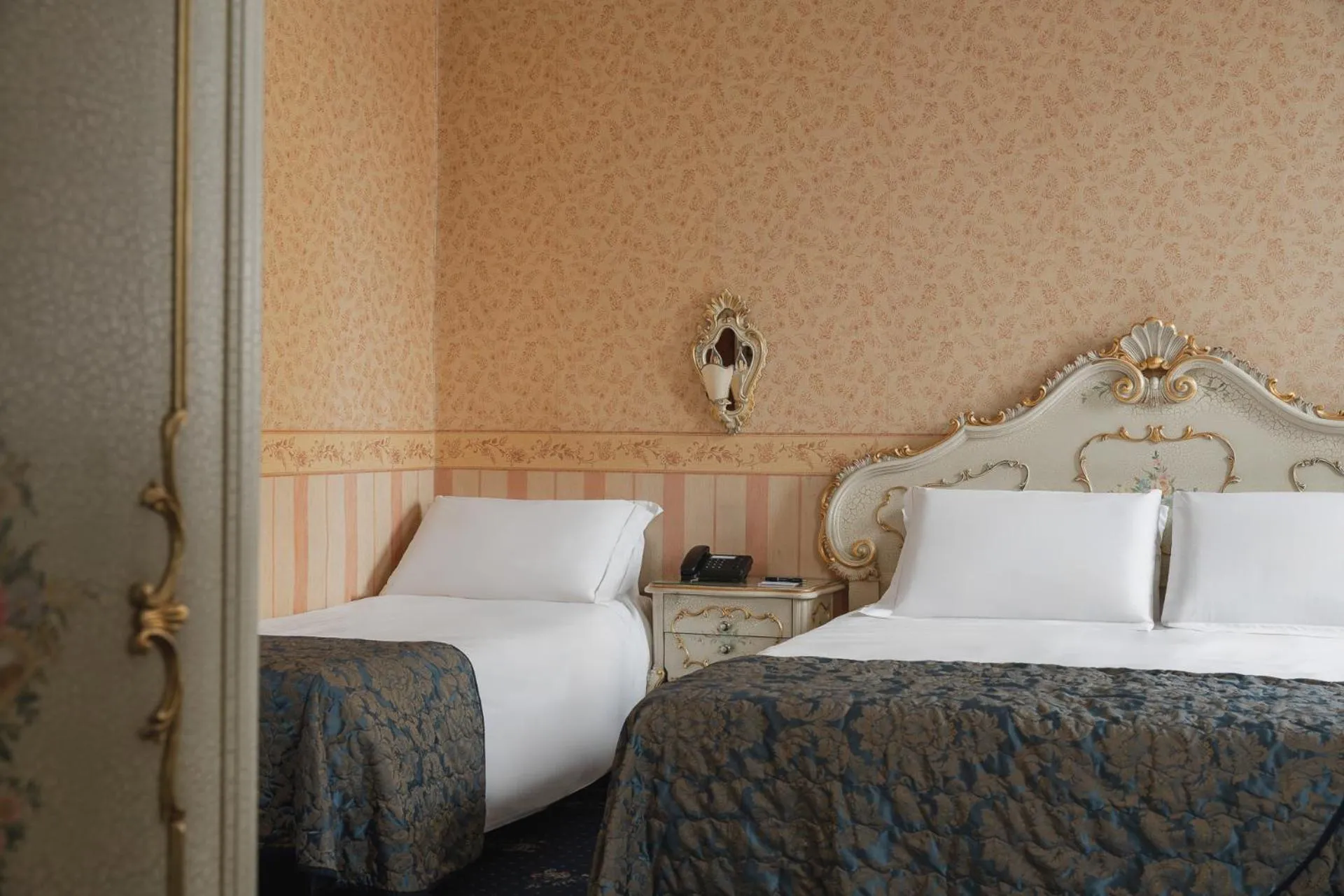 Bed in Hotel Montecarlo