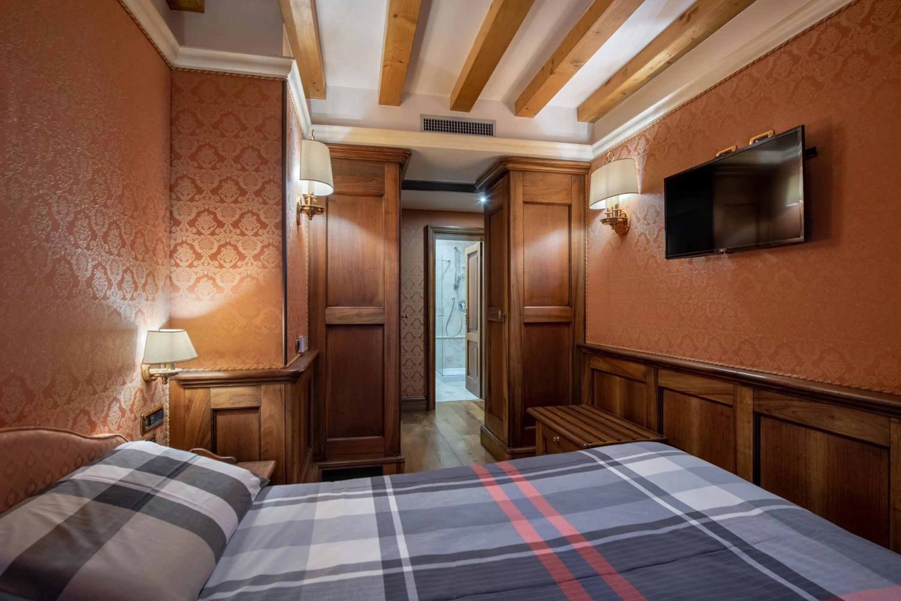 Bedroom, Bed in Hotel Montecarlo