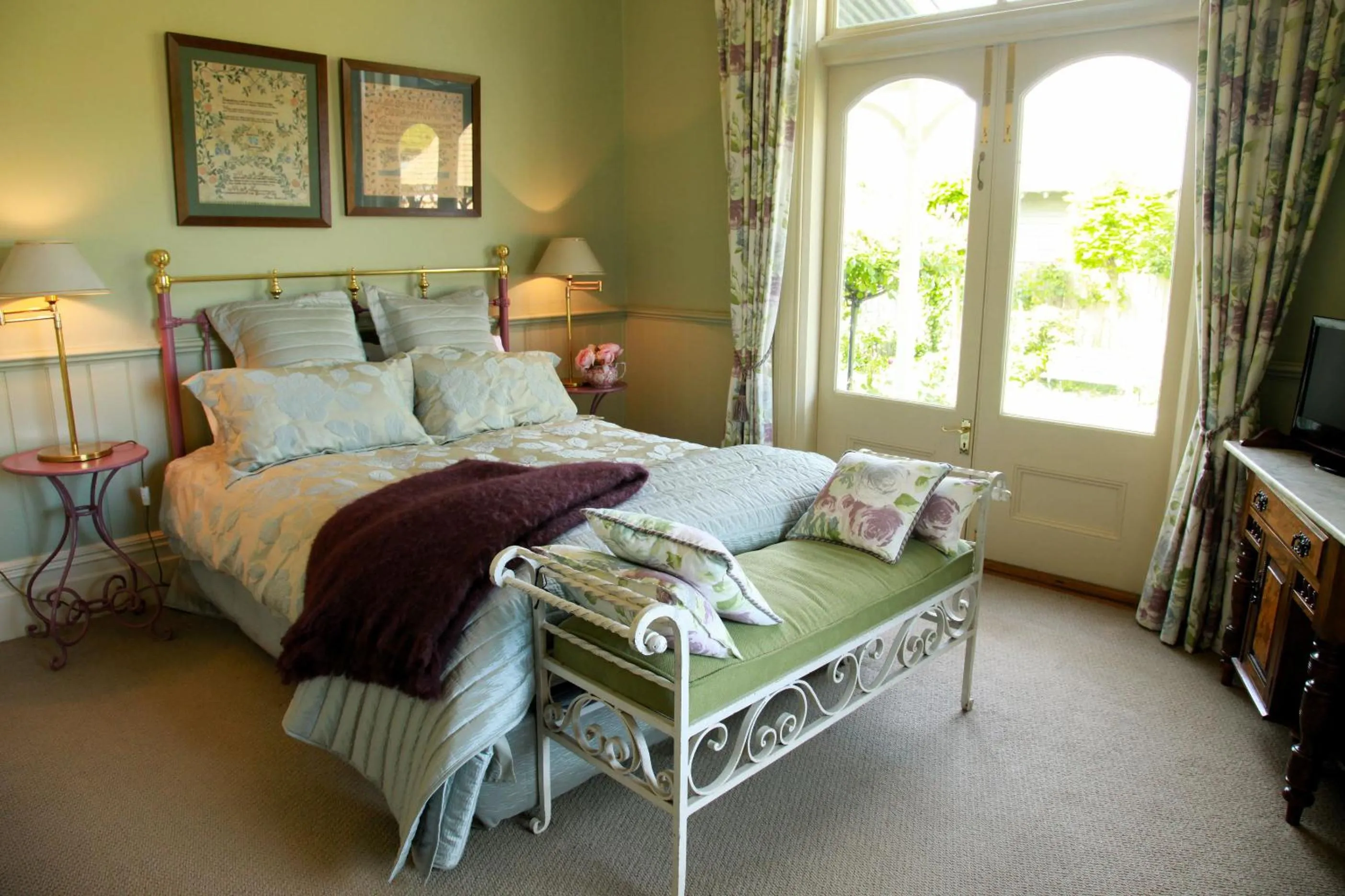 Photo of the whole room, Bed in Lilac Rose Boutique Bed and Breakfast