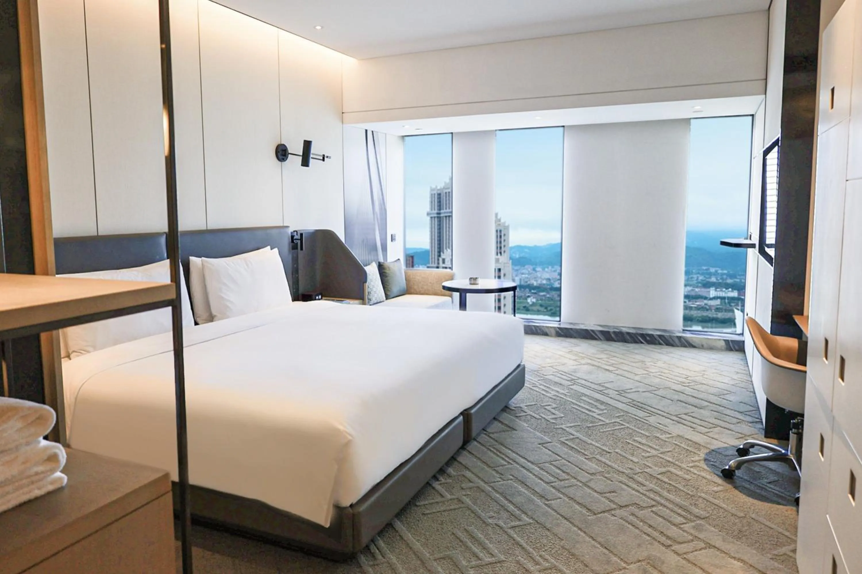 Photo of the whole room, Bed in Crowne Plaza Quanzhou Riverview by IHG