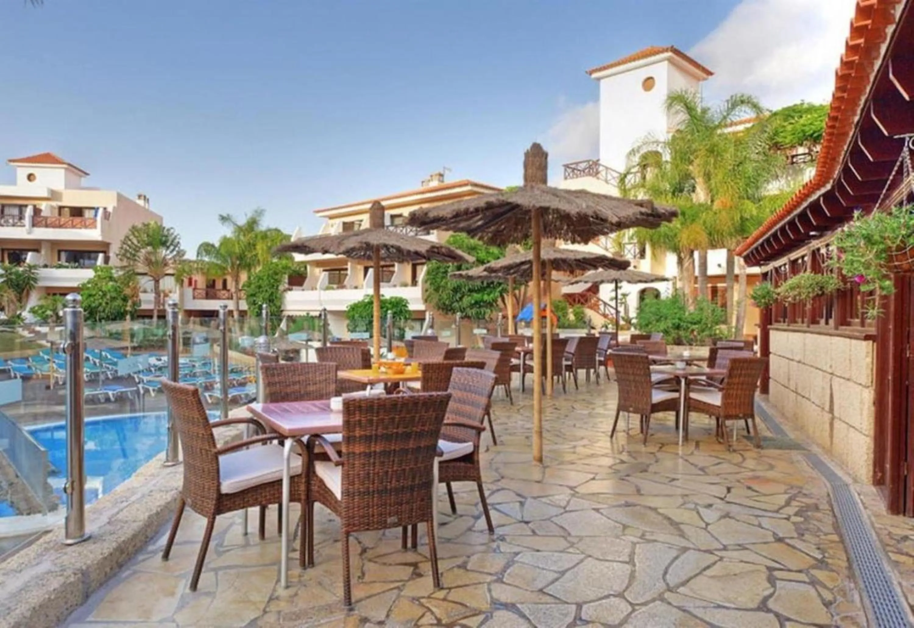 Restaurant/places to eat in Sunshine Apartments