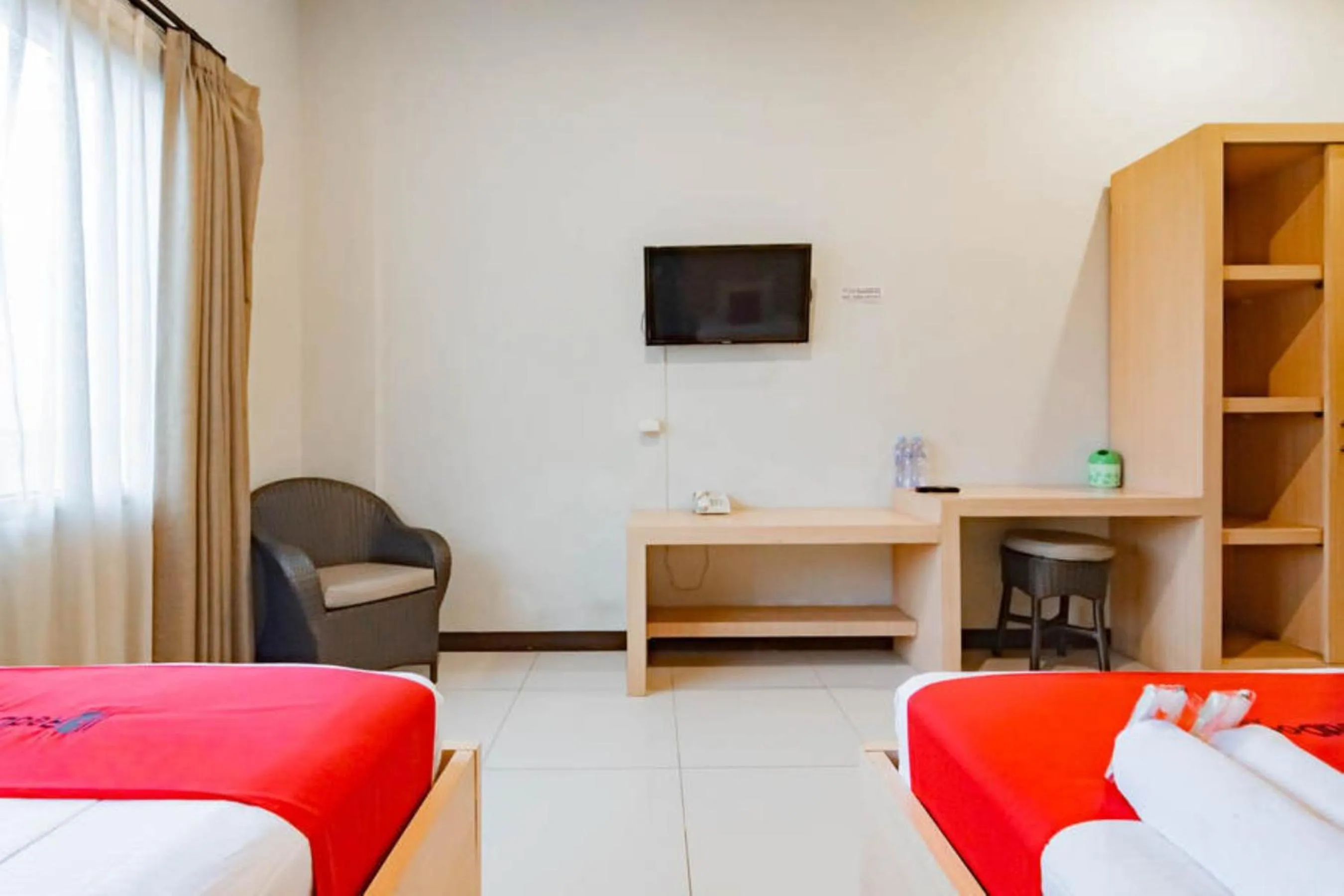 Bedroom, Bed in RedDoorz near Lembang Park & Zoo 2