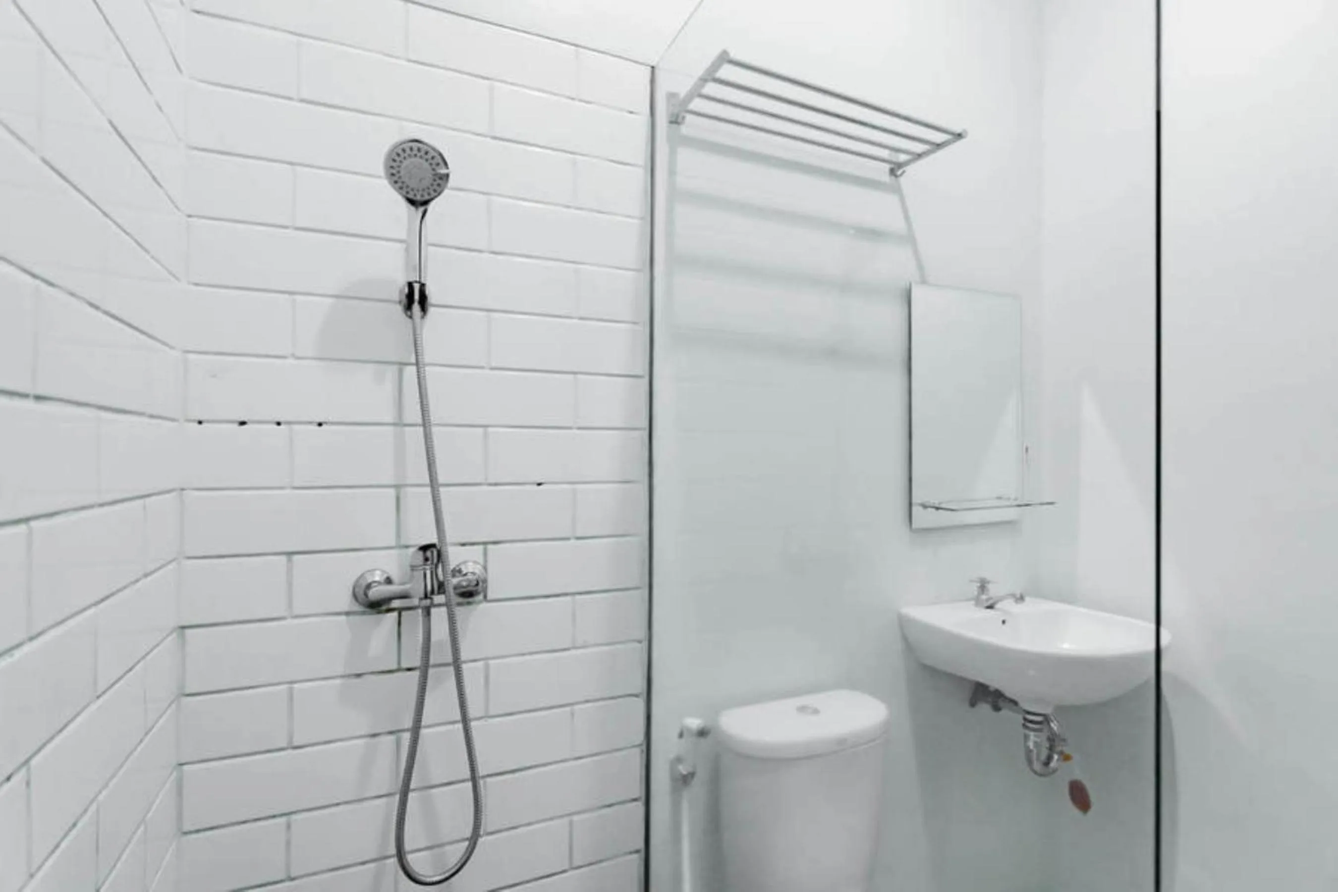 Bathroom in RedDoorz near Lembang Park & Zoo 2