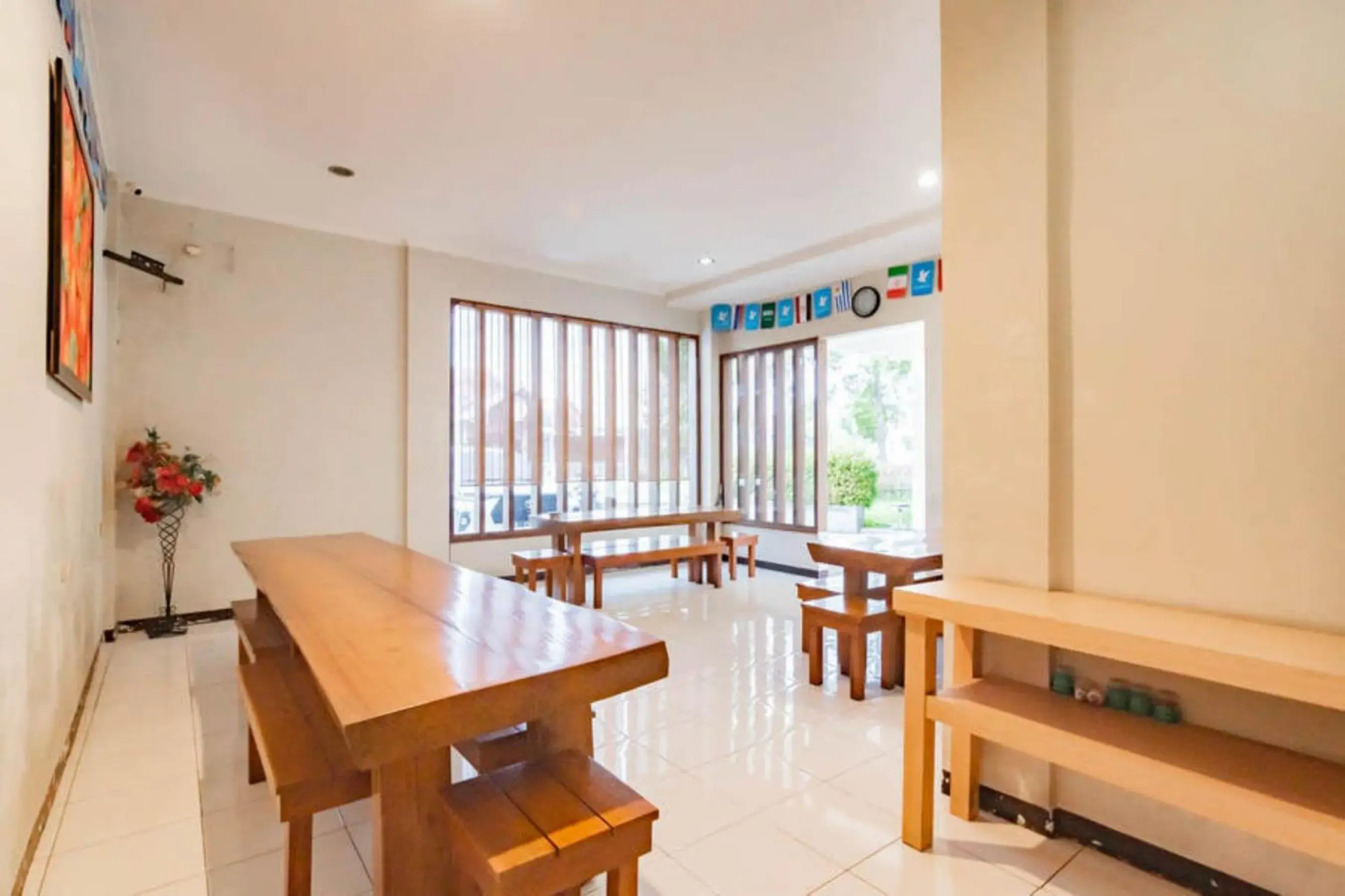 Restaurant/places to eat in RedDoorz near Lembang Park & Zoo 2 Restaurant/places to eat in RedDoorz near Lembang Park & Zoo 2