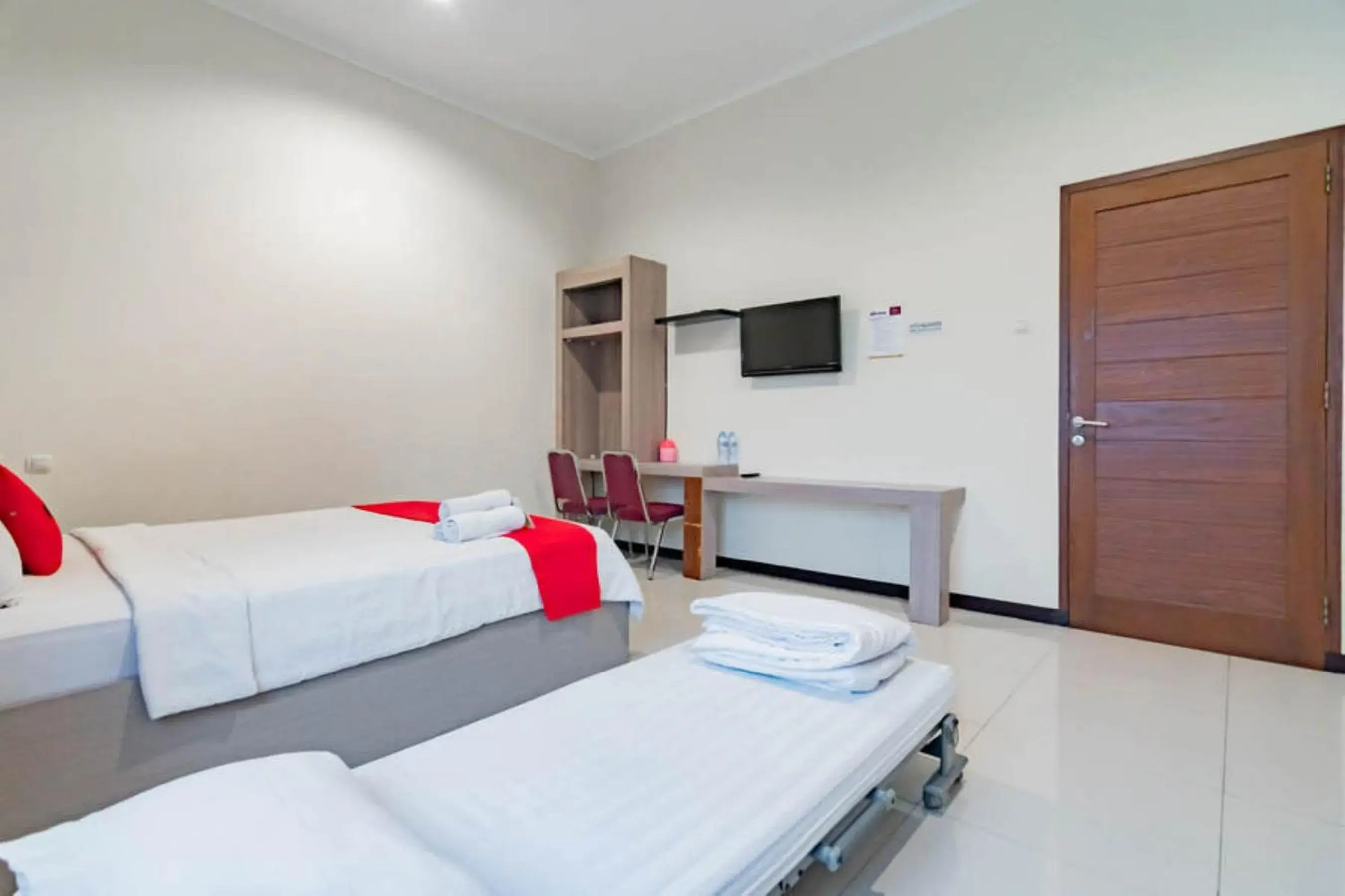 Bedroom, Bed in RedDoorz near Lembang Park & Zoo 2 Bedroom, Bed in RedDoorz near Lembang Park & Zoo 2