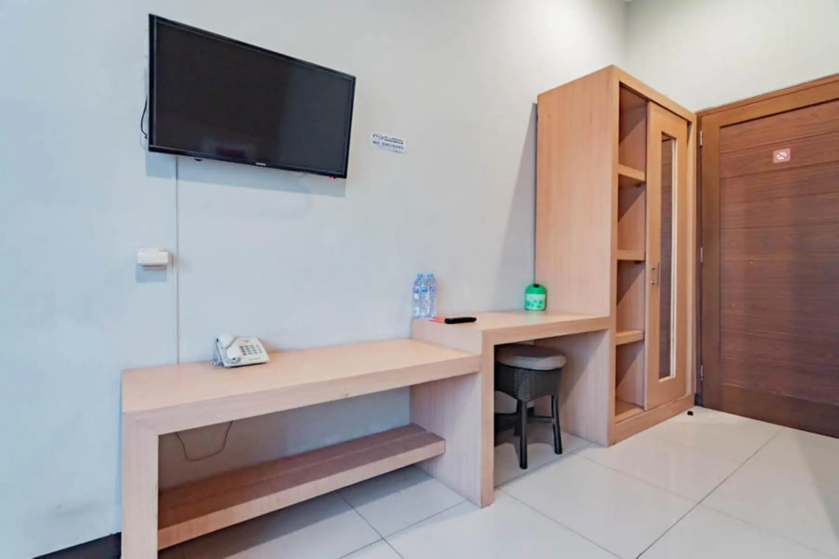 Bedroom in RedDoorz near Lembang Park & Zoo 2 Bedroom in RedDoorz near Lembang Park & Zoo 2