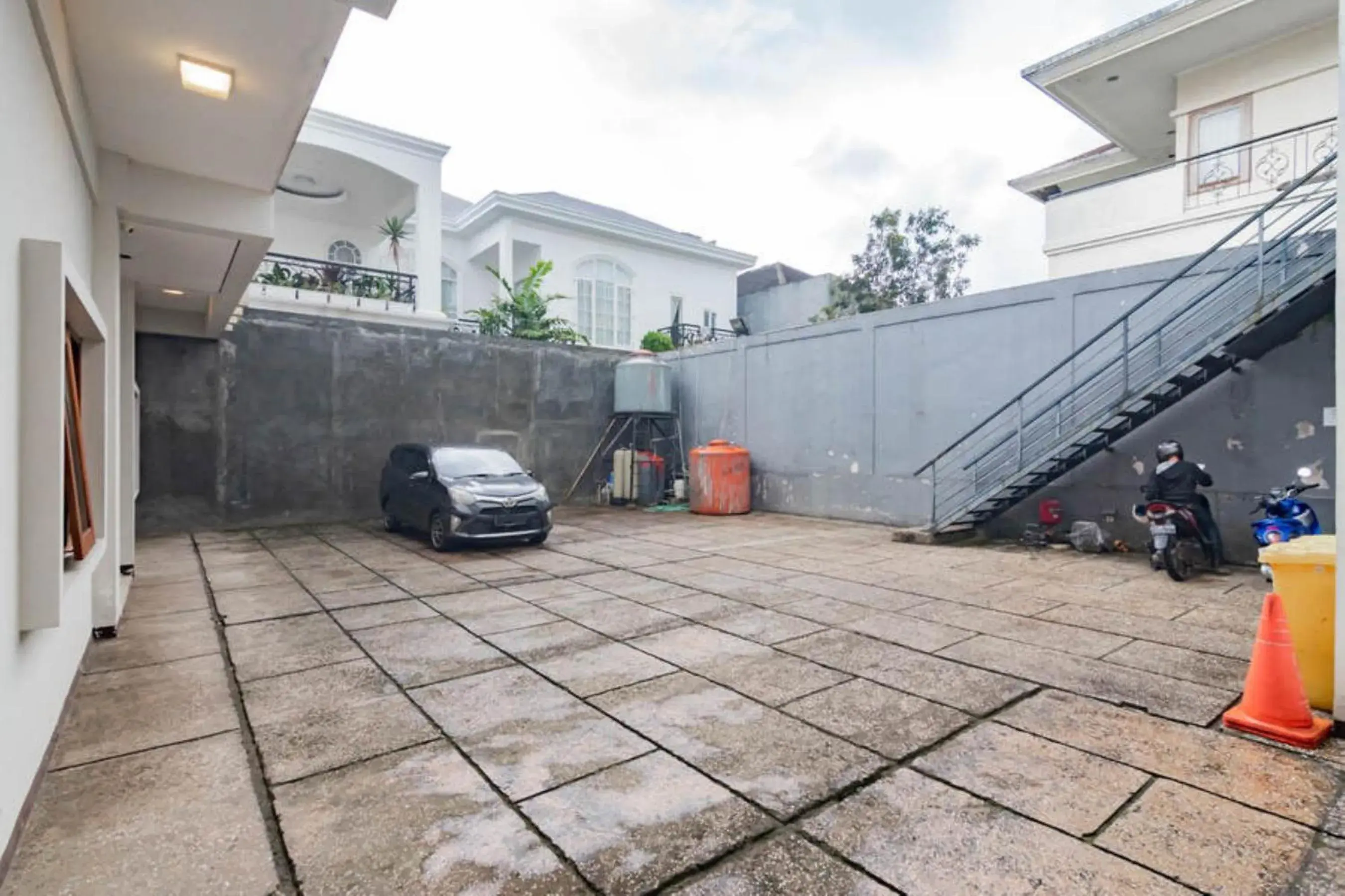 Property building in RedDoorz near Lembang Park & Zoo 2 Property building in RedDoorz near Lembang Park & Zoo 2