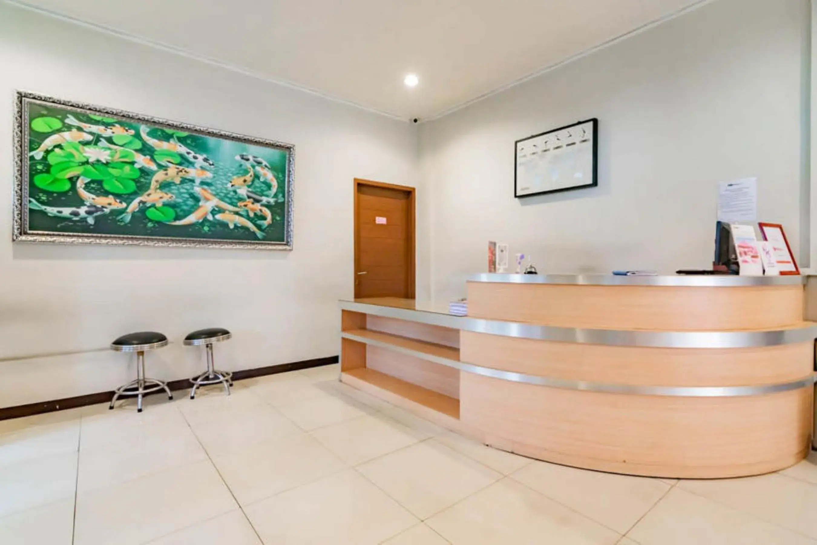 Lobby or reception in RedDoorz near Lembang Park & Zoo 2 Lobby or reception in RedDoorz near Lembang Park & Zoo 2