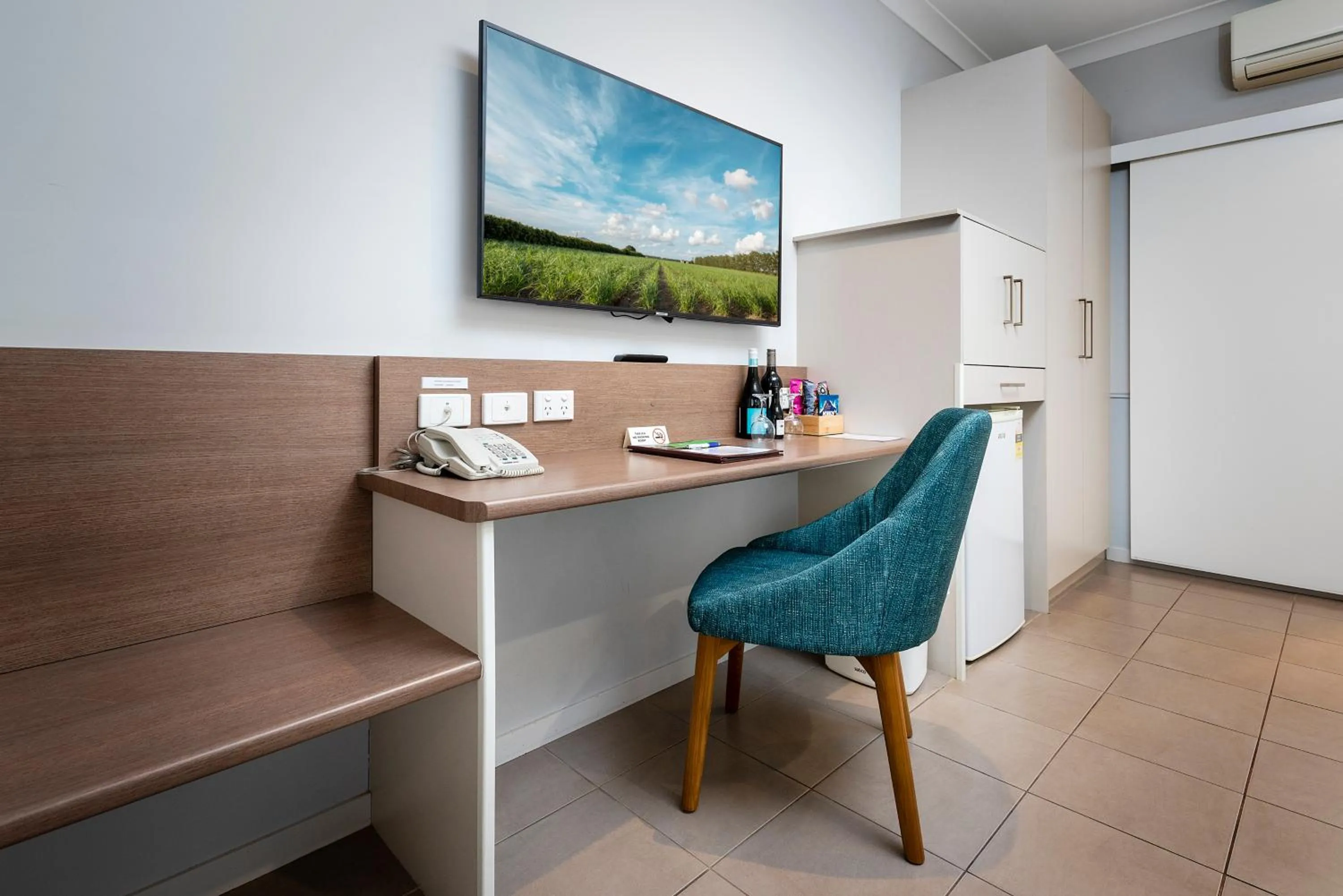 TV and multimedia in Roma Inland Motor Inn