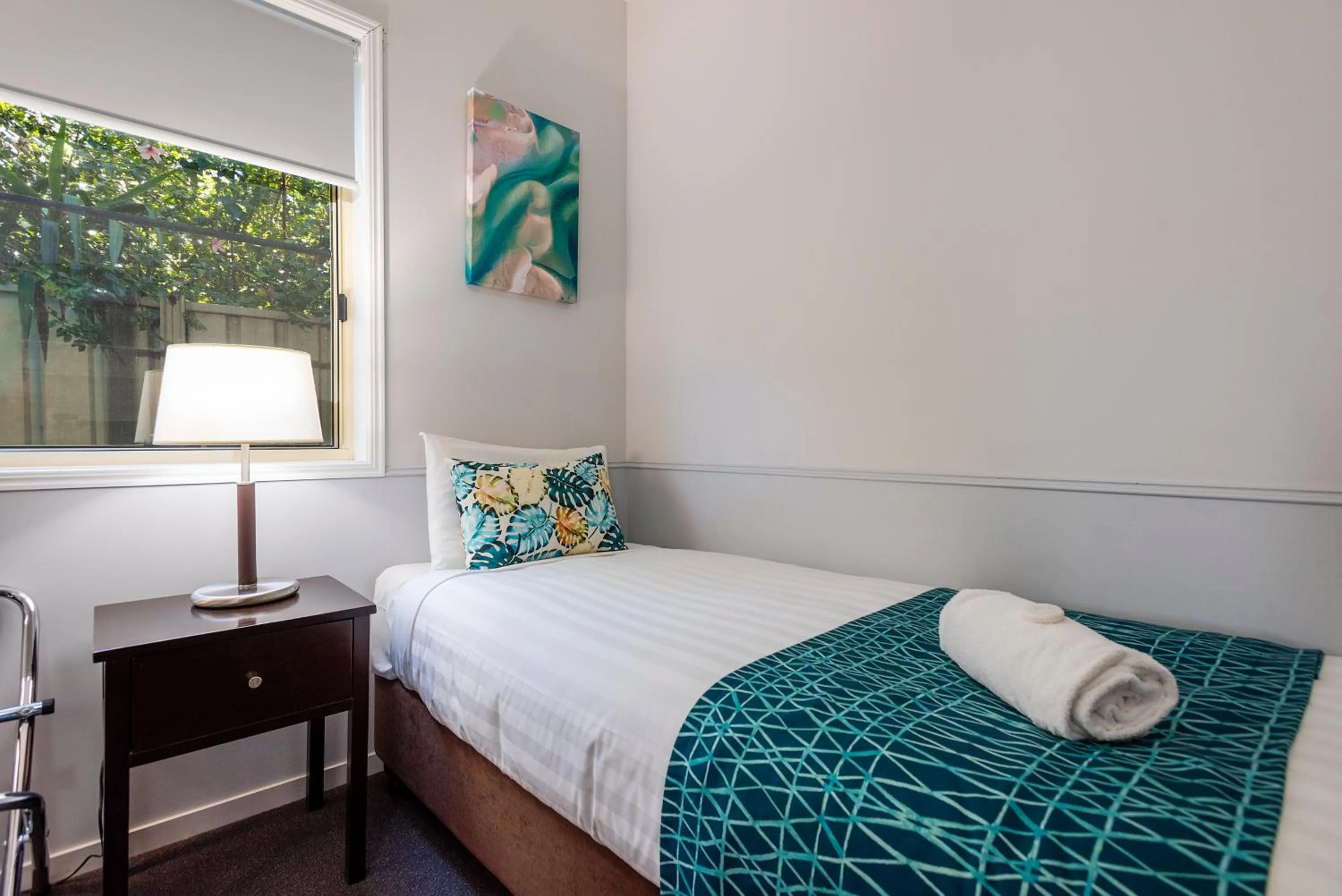 Bed in Roma Inland Motor Inn