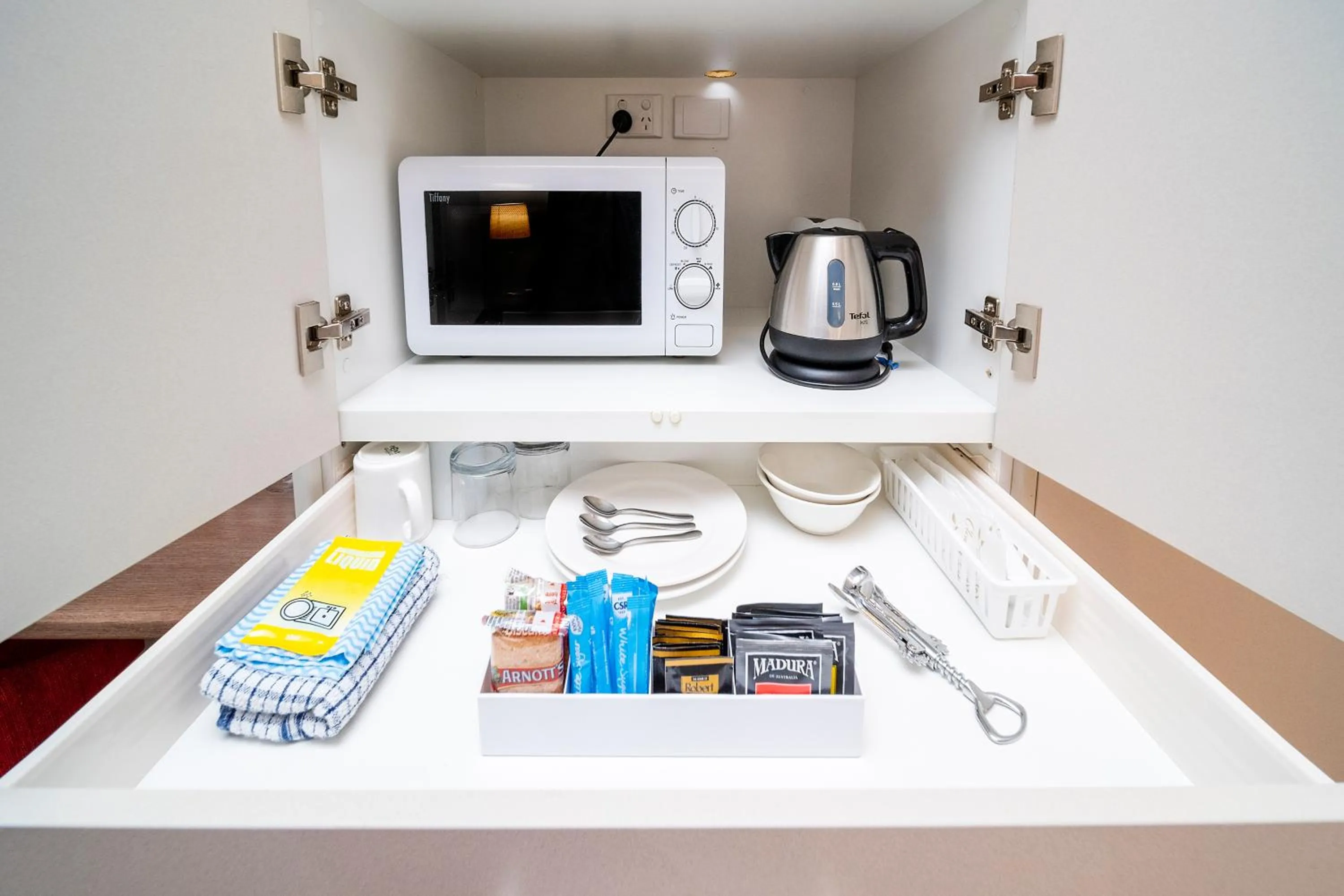 Coffee/tea facilities in Roma Inland Motor Inn