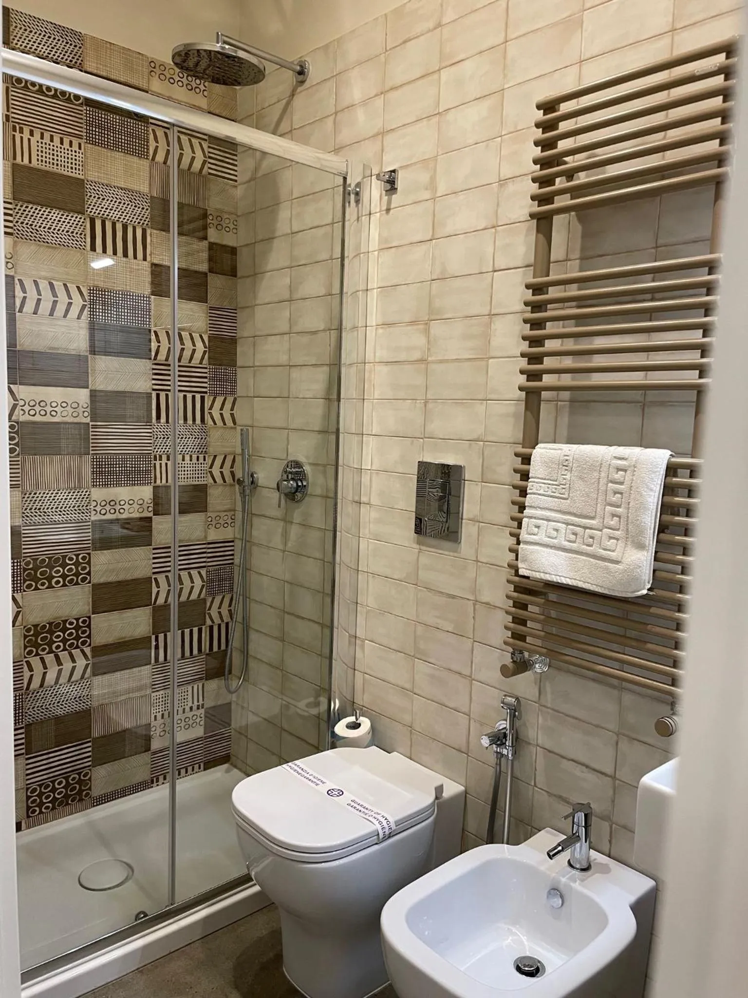 Shower in Schilizzi Hotel