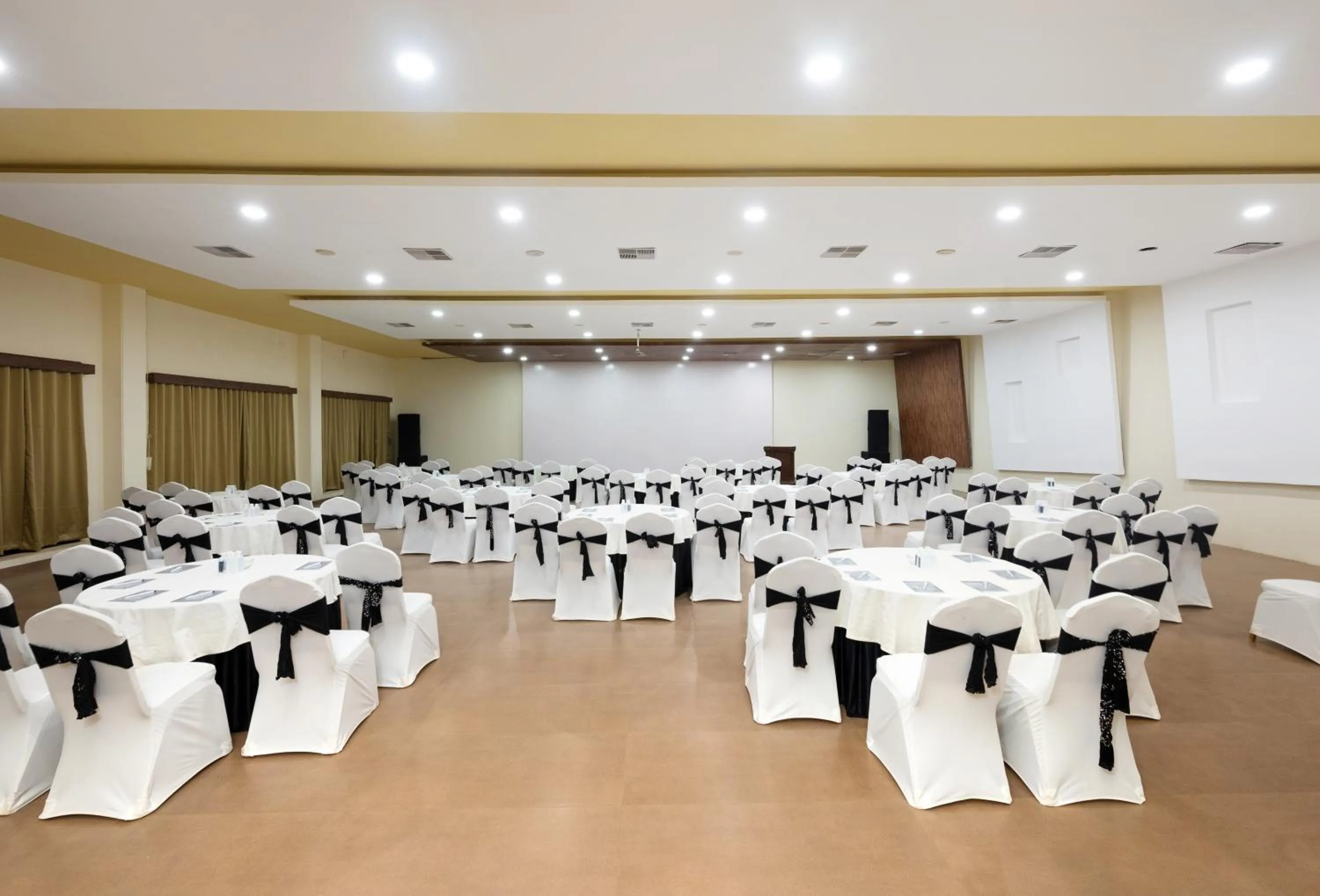 Banquet/Function facilities in Camel Valley Resort & Spa, Igatpuri