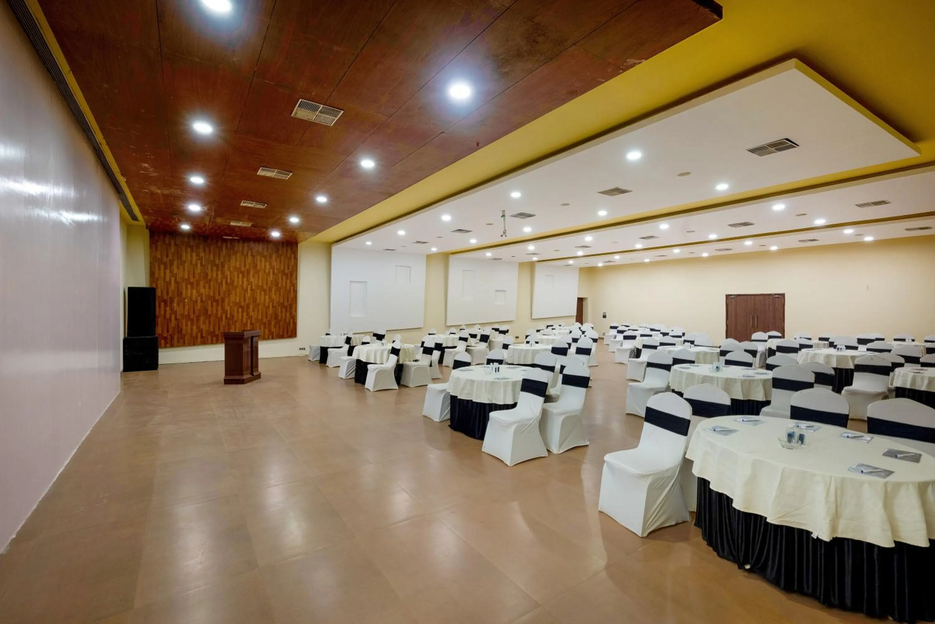 Banquet/Function facilities in Camel Valley Resort & Spa, Igatpuri