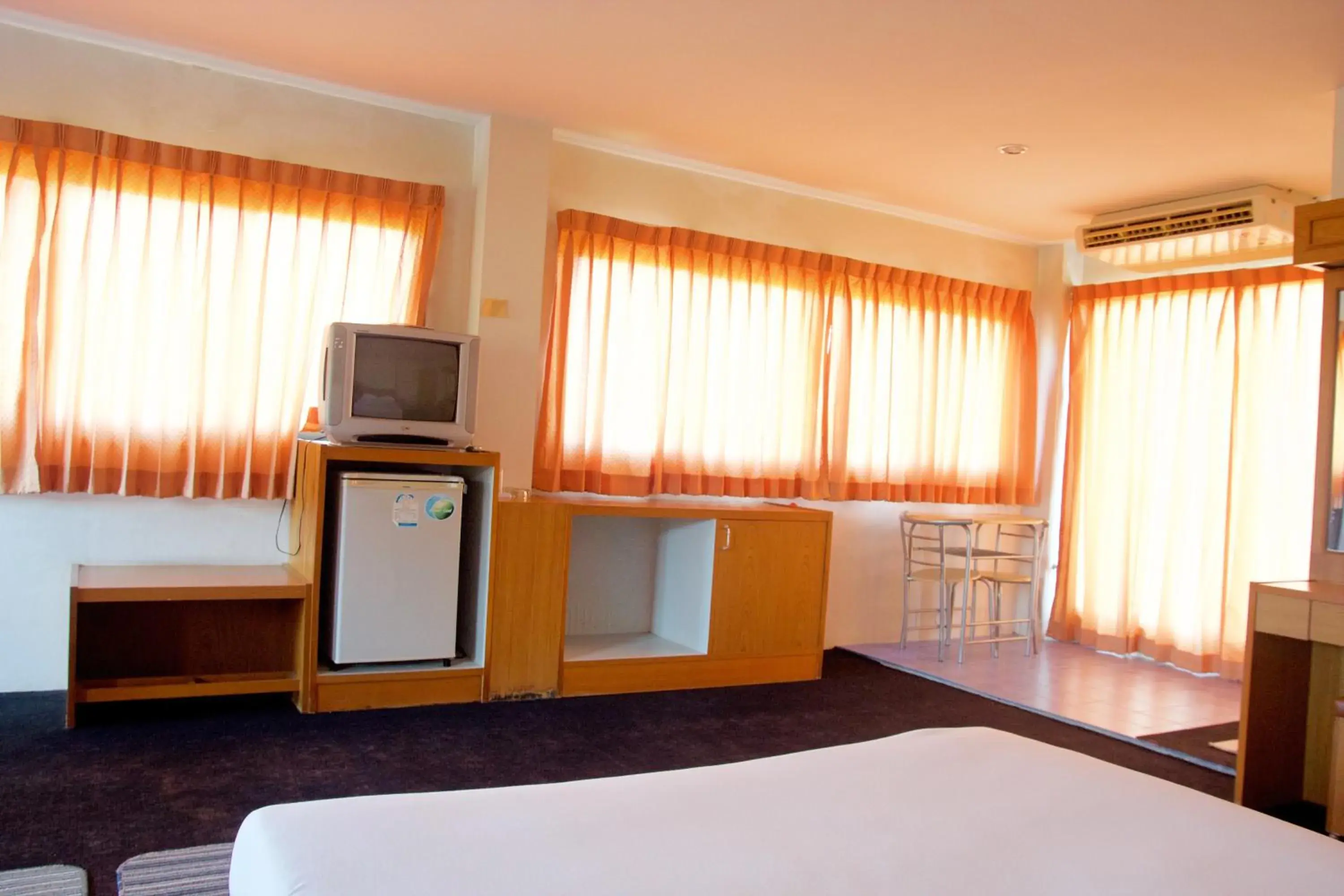 Photo of the whole room, Bed in Sichang Shine Khao Resort Photo of the whole room, Bed in Sichang Shine Khao Resort