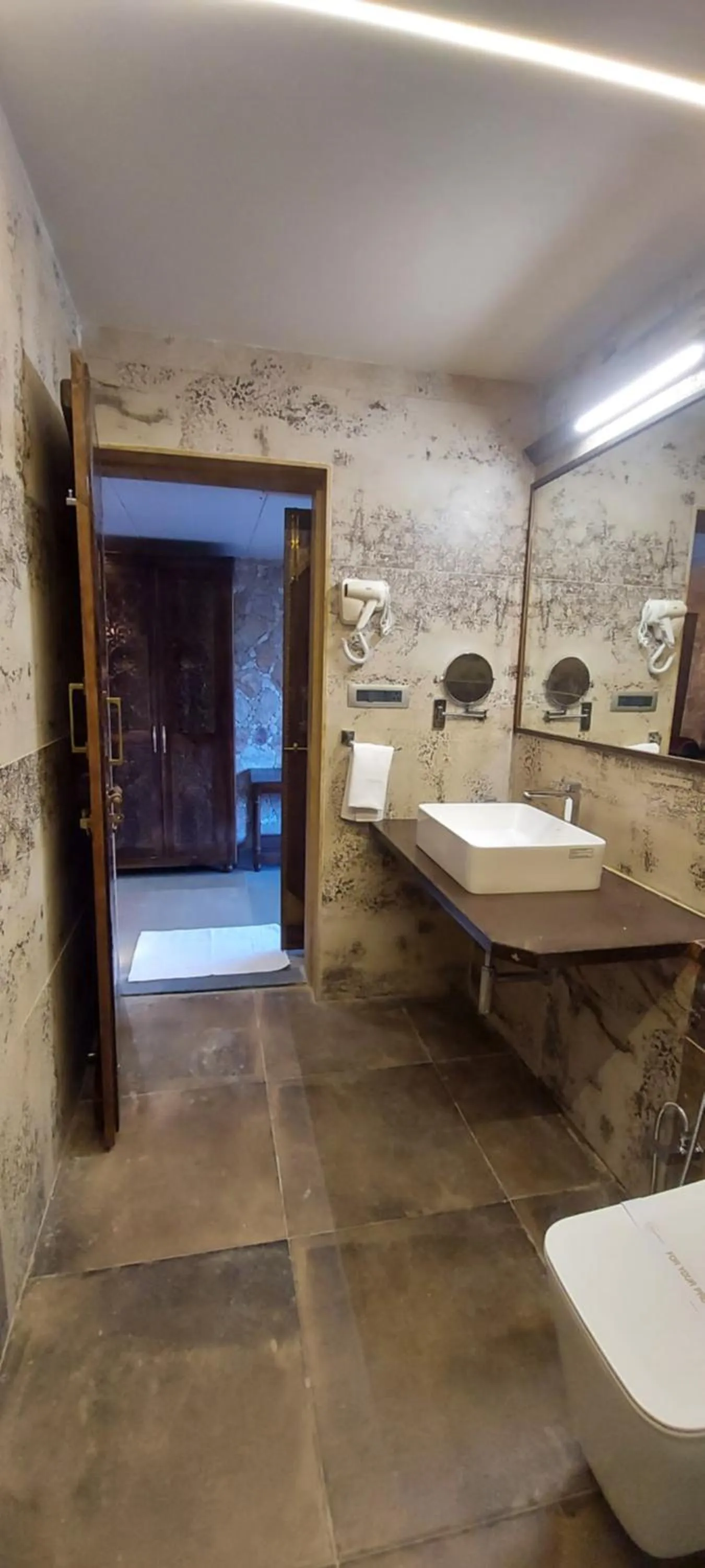 Bathroom in Vikrama Heritage Resort Pavagadh