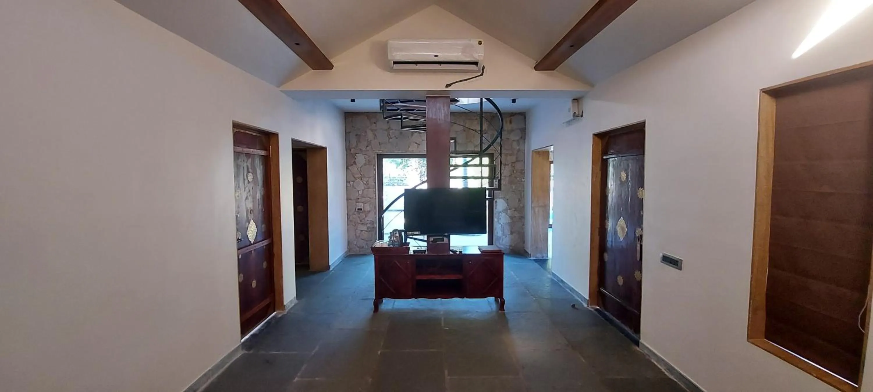 Communal lounge/ TV room in Vikrama Heritage Resort Pavagadh