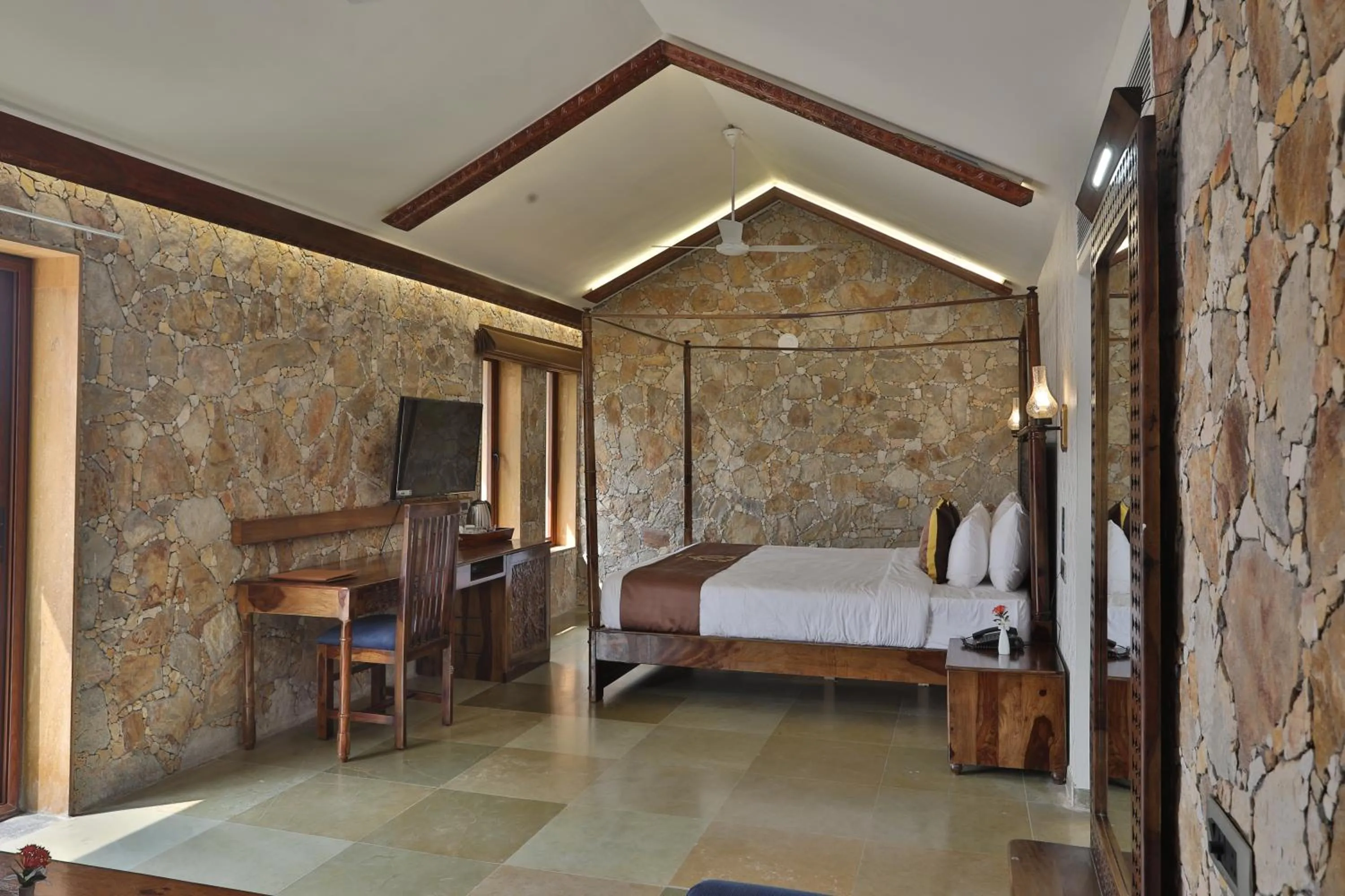 Bedroom, Bed in Vikrama Heritage Resort Pavagadh