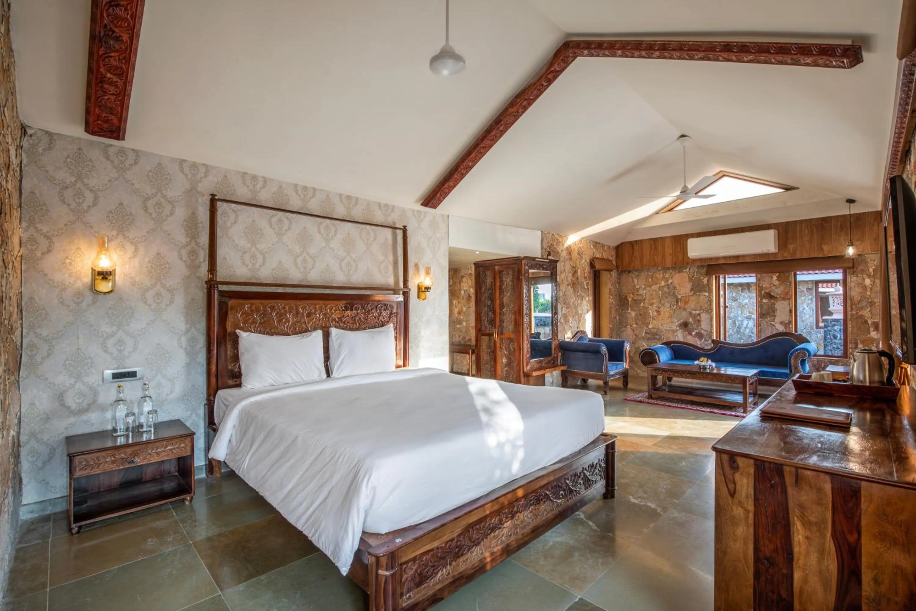 Bedroom, Bed in Vikrama Heritage Resort Pavagadh