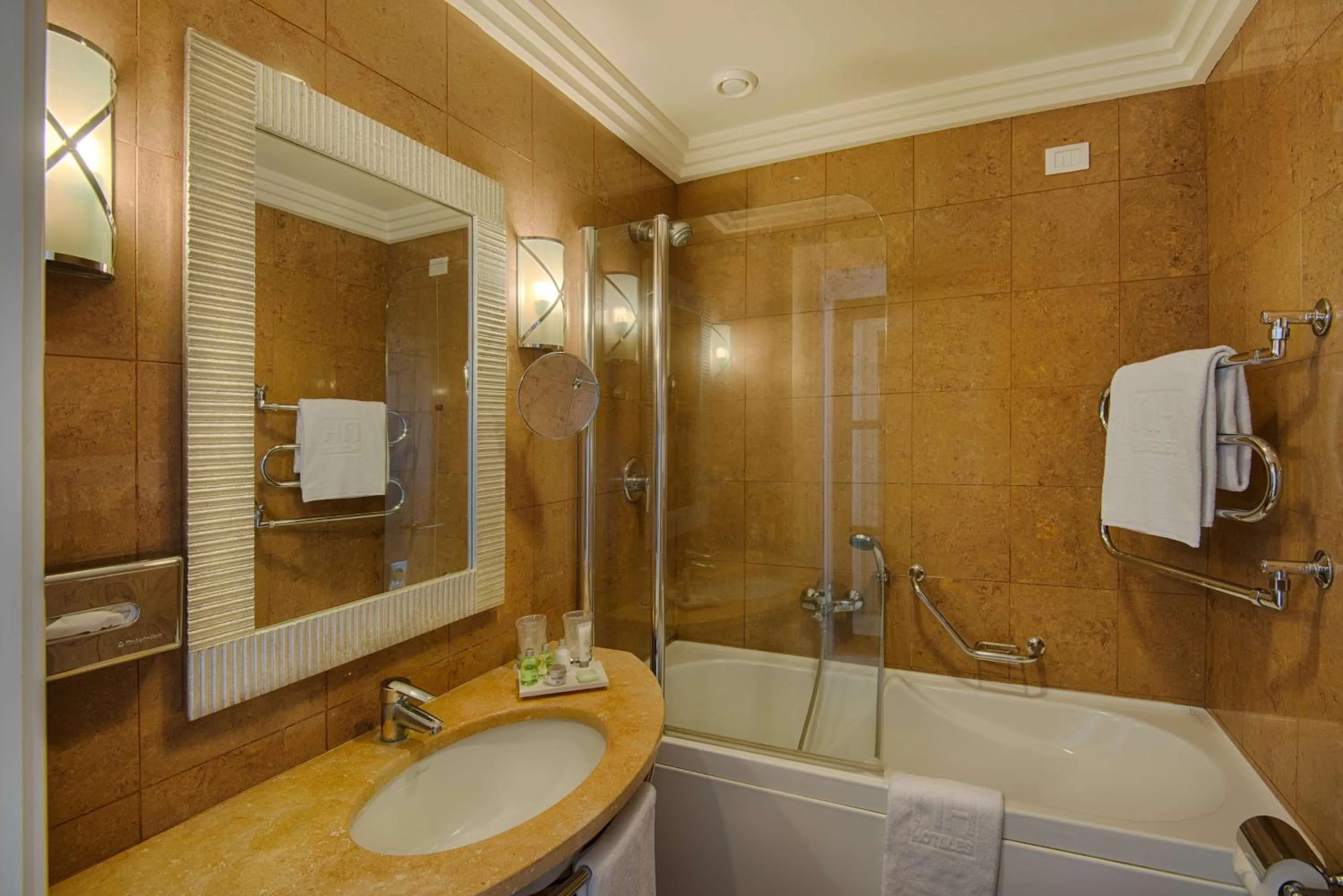 Bathroom in NH Catania Parco degli Aragonesi