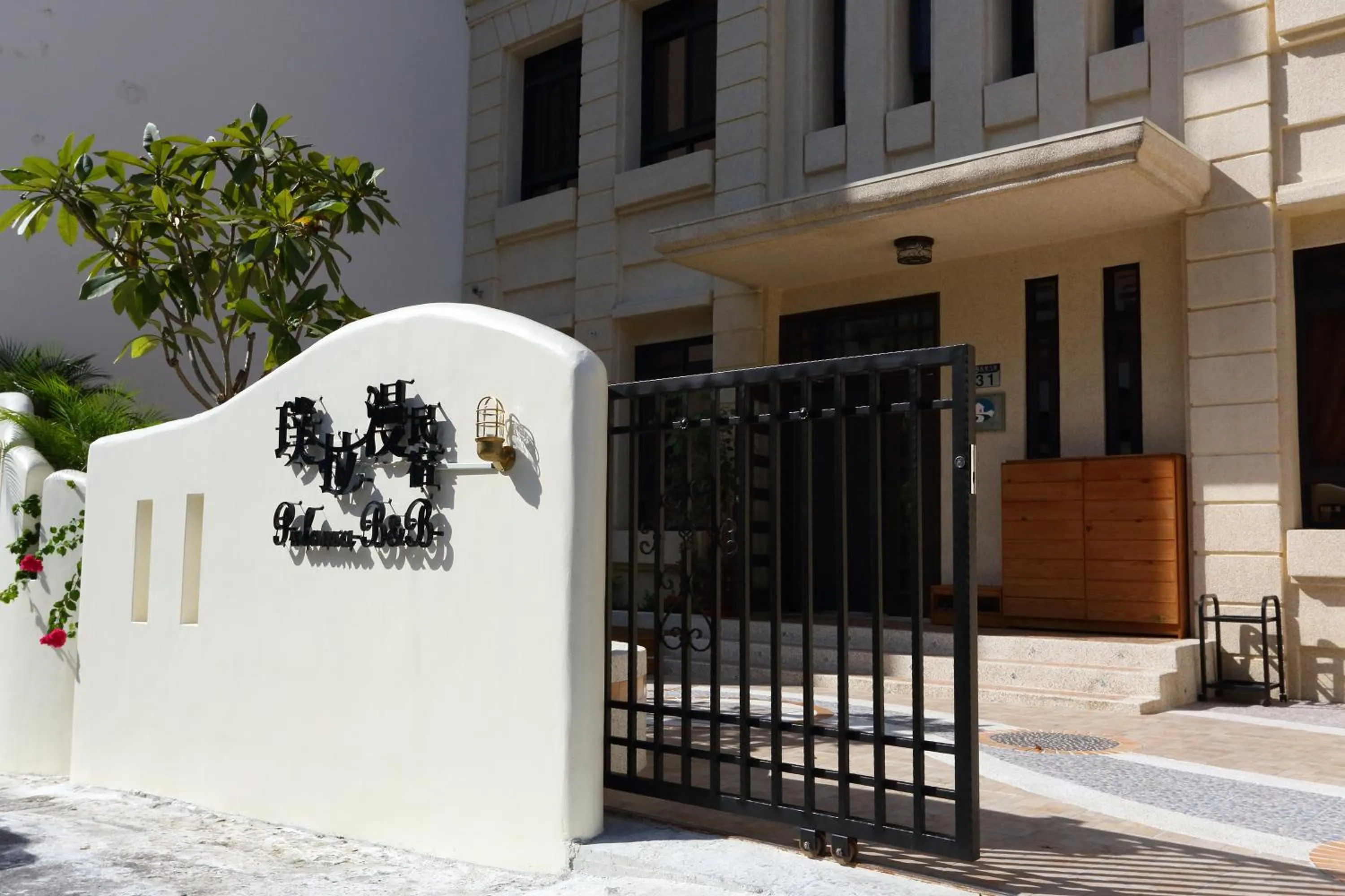 Facade/entrance in Pulamayama