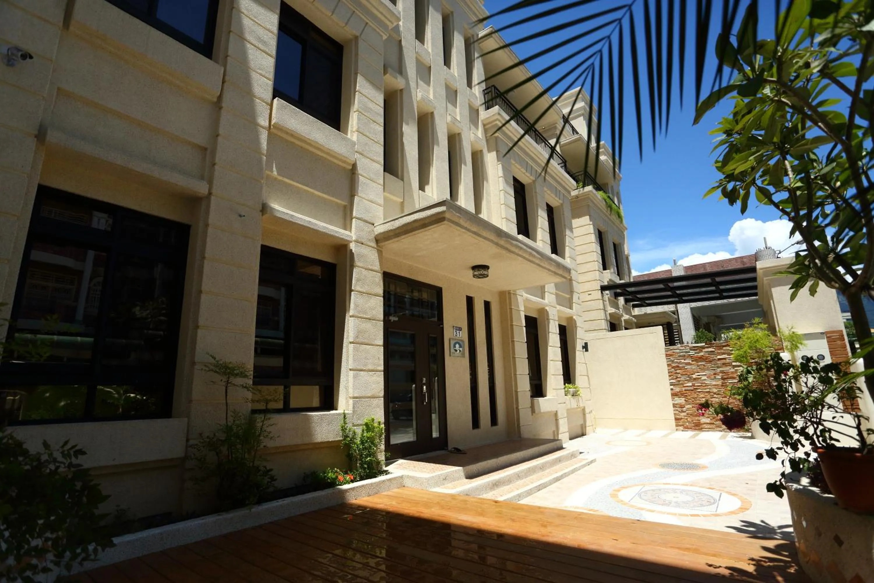 Facade/entrance in Pulamayama