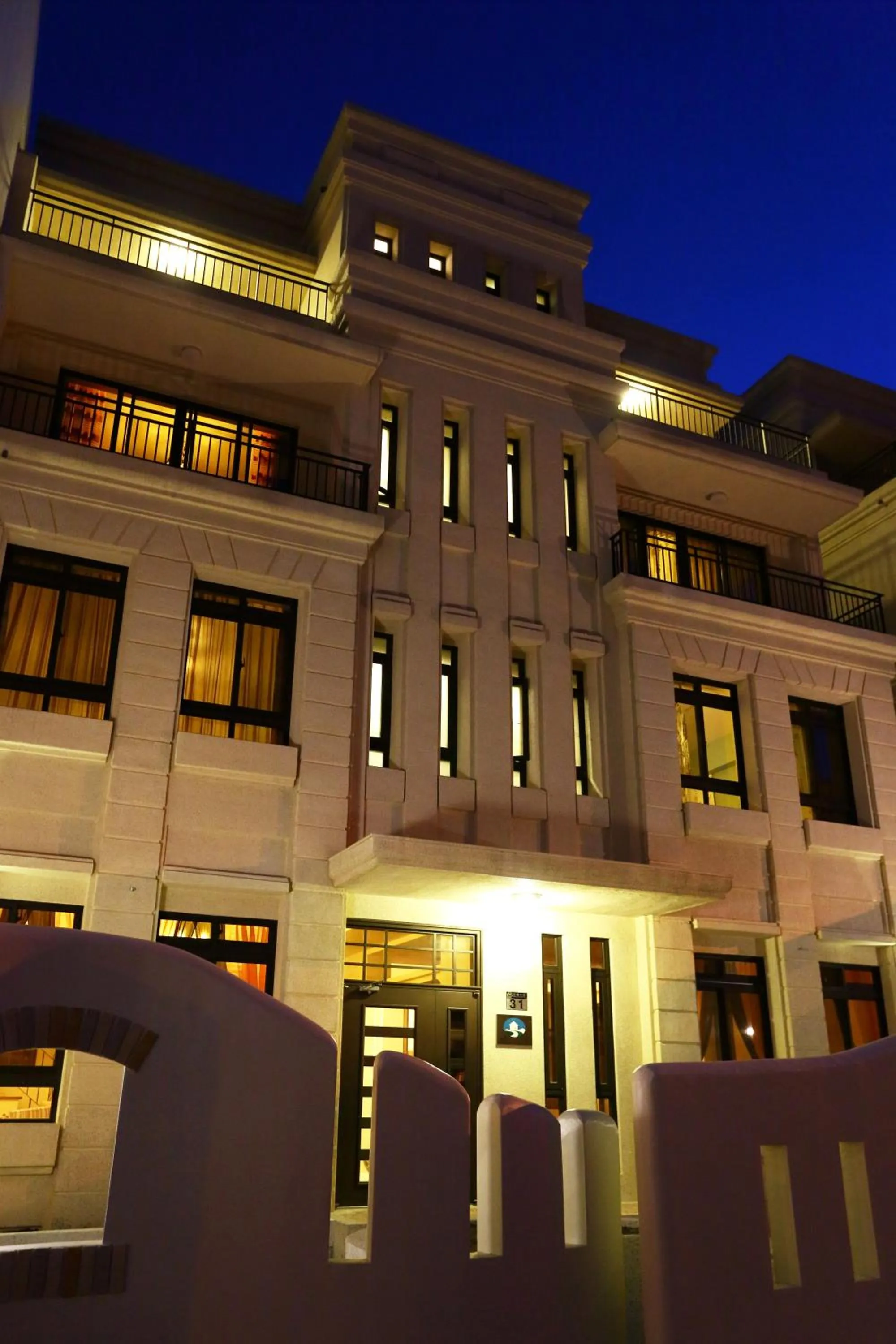 Facade/entrance in Pulamayama