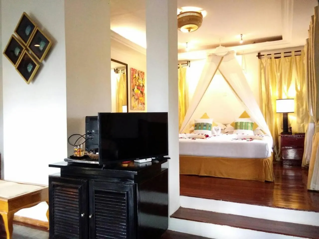 Photo of the whole room in Emerald Sea Resort