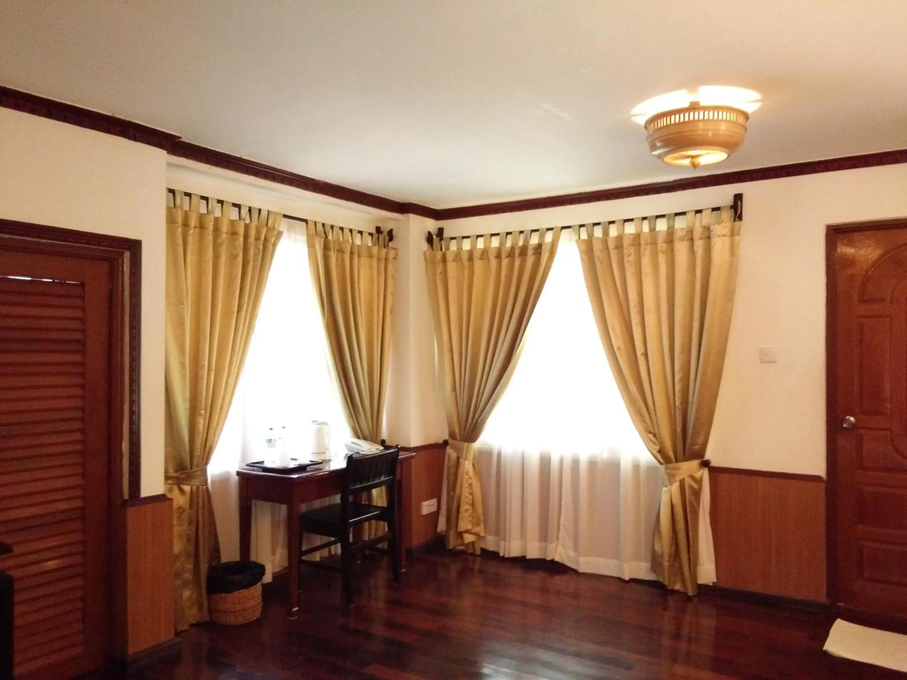 Photo of the whole room in Emerald Sea Resort