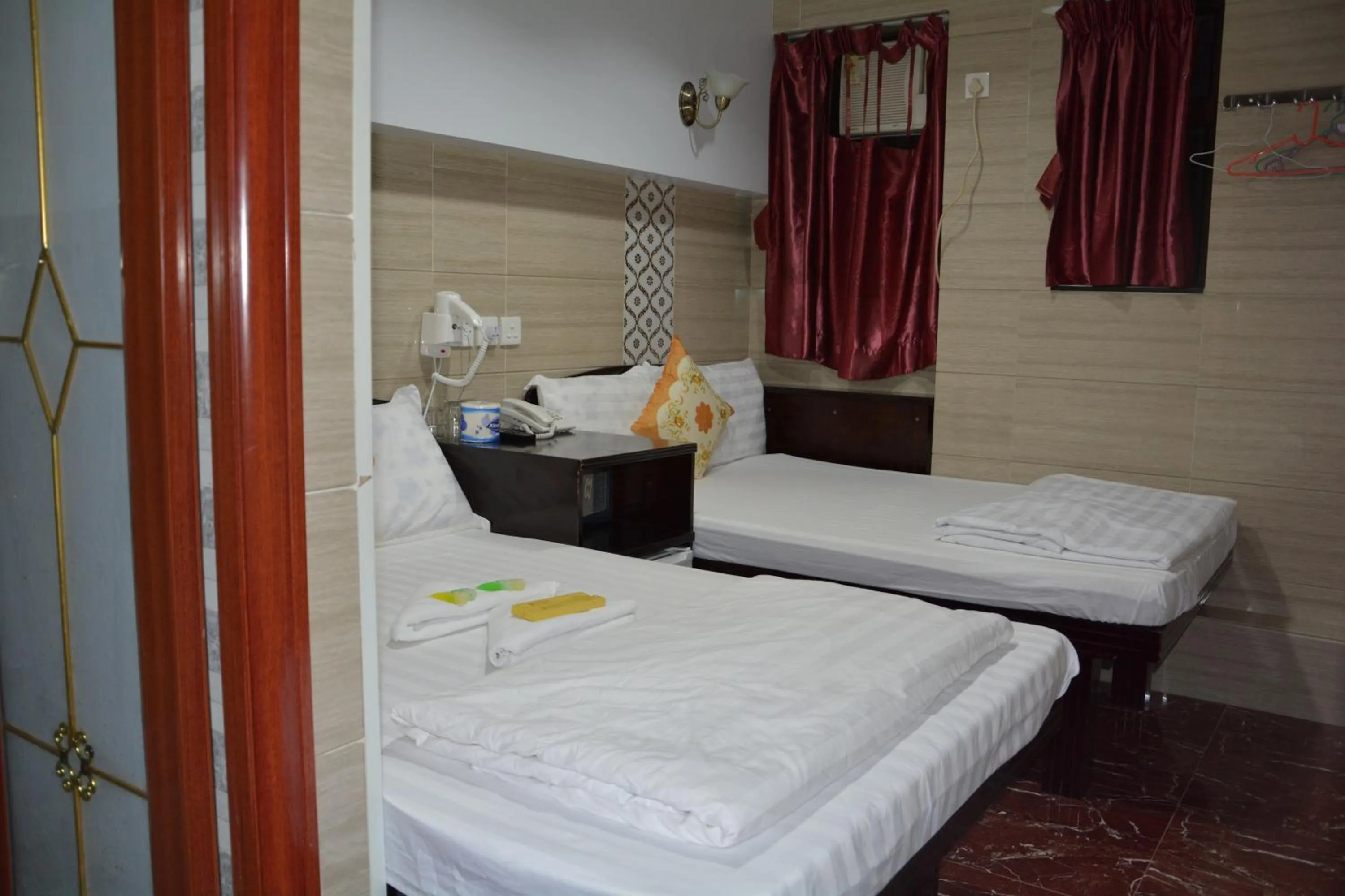 Living room, Bed in Everest Guest House