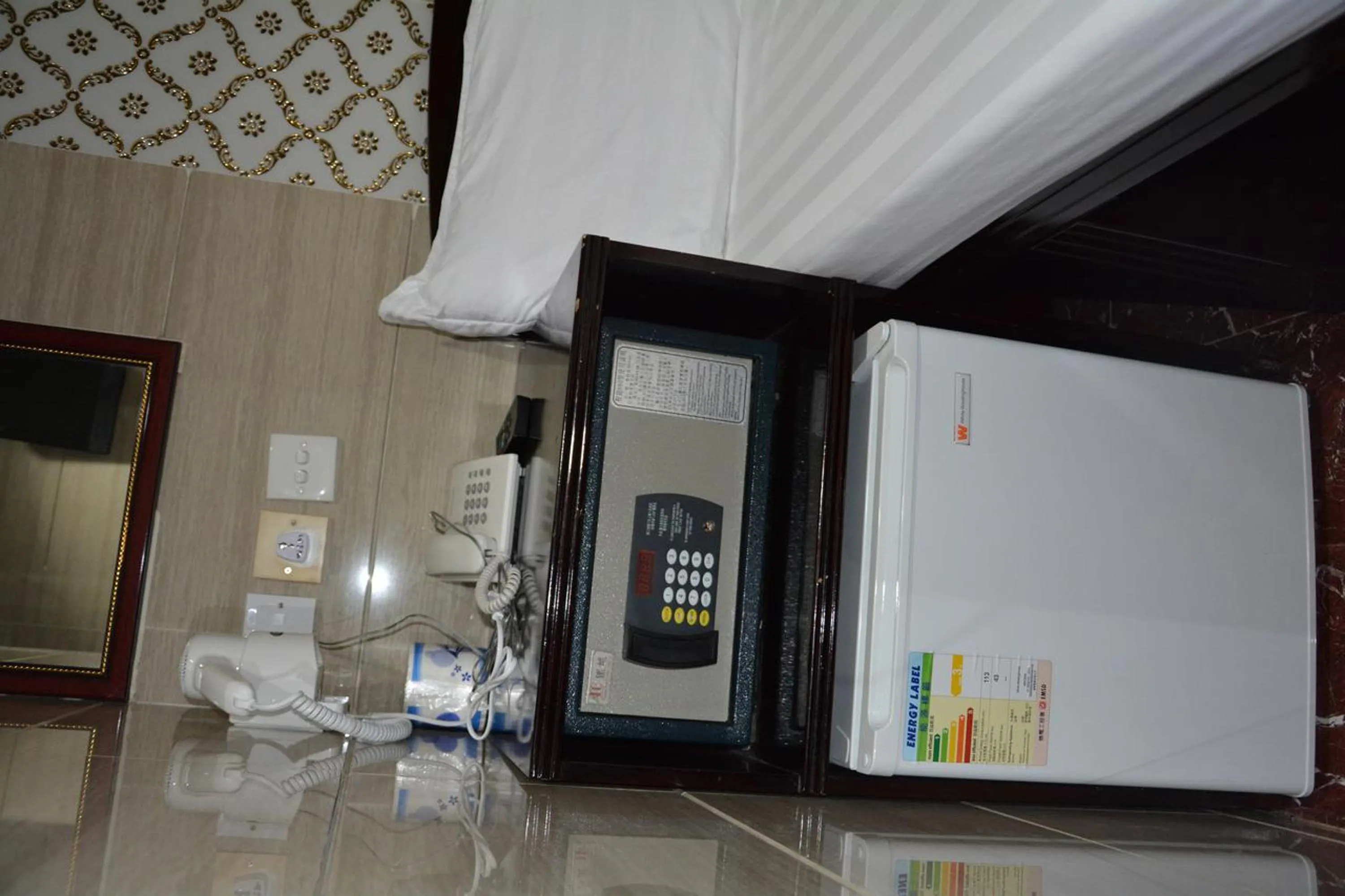 cot in Everest Guest House