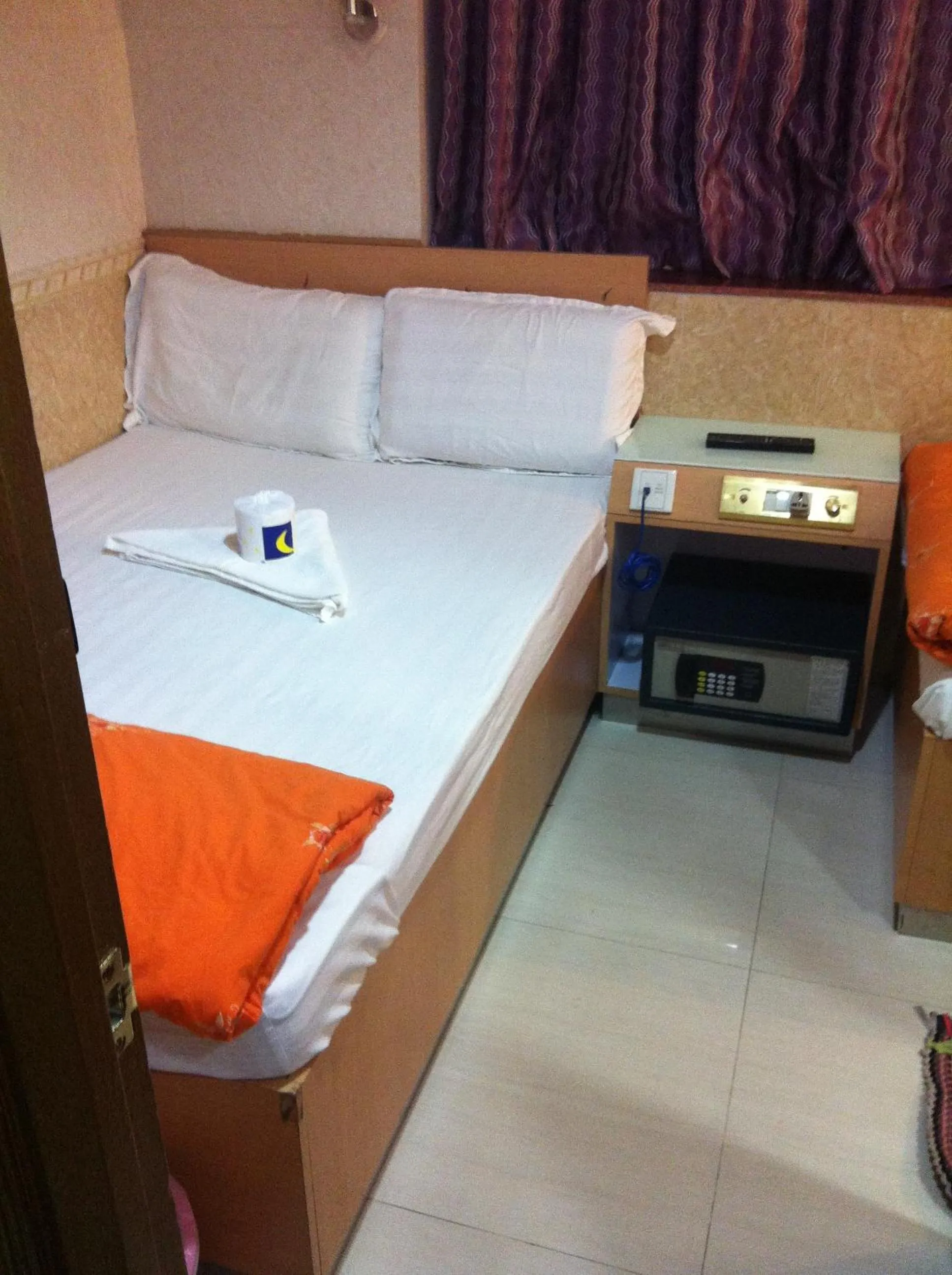 Photo of the whole room, Bed in Everest Guest House