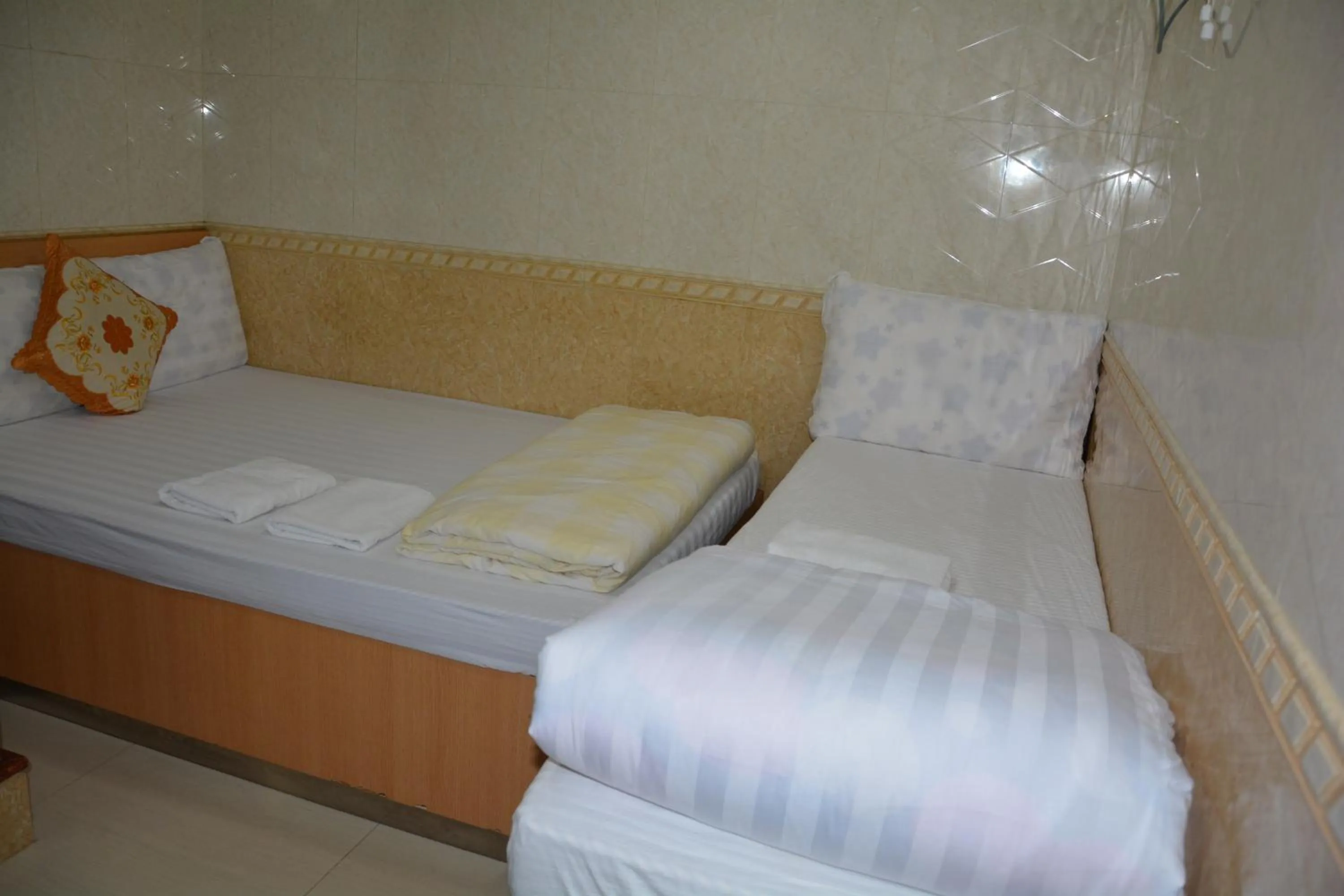 Living room, Bed in Everest Guest House