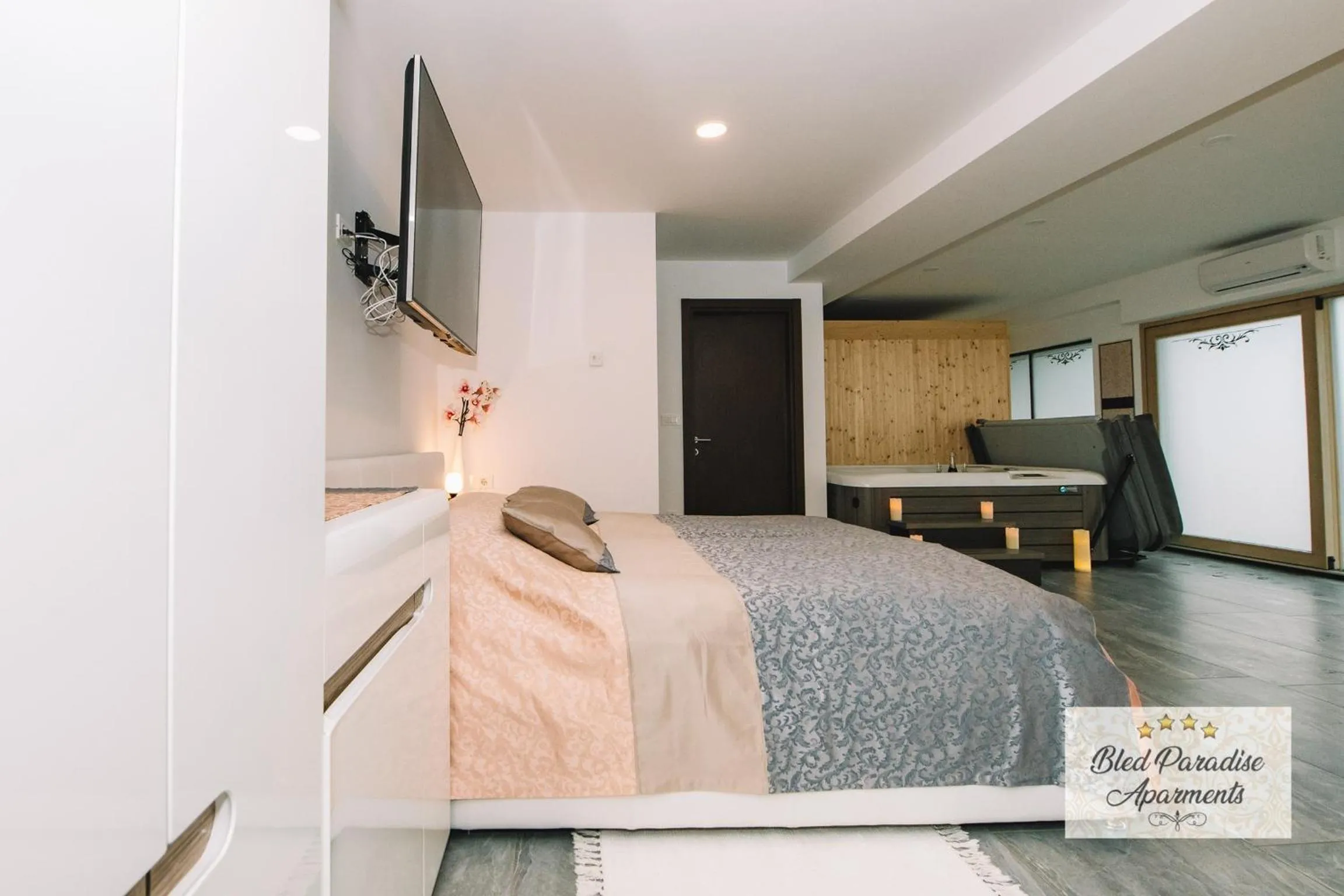 Photo of the whole room, Bed in Wellness Paradise Apartment