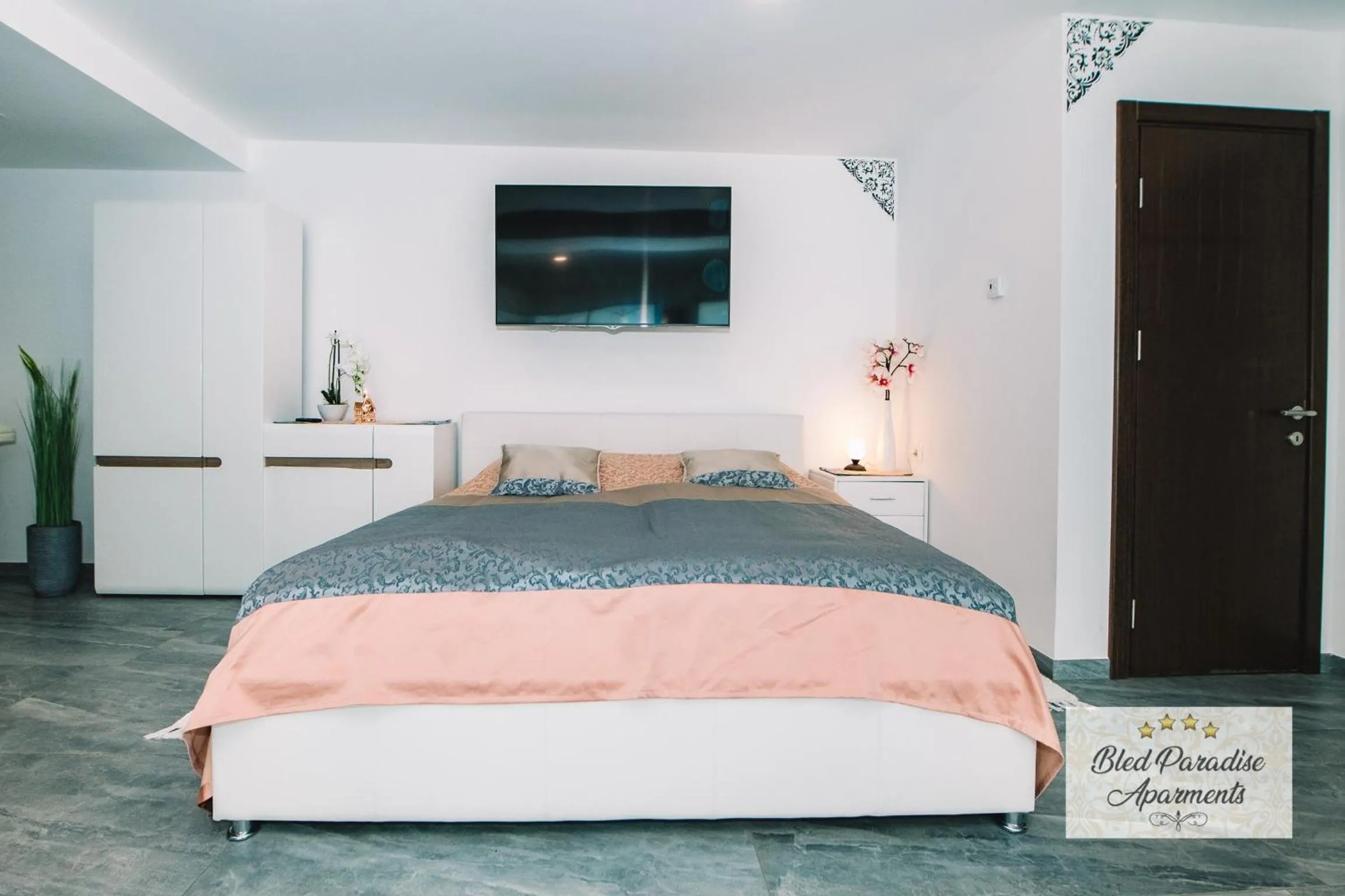 Bed in Wellness Paradise Apartment