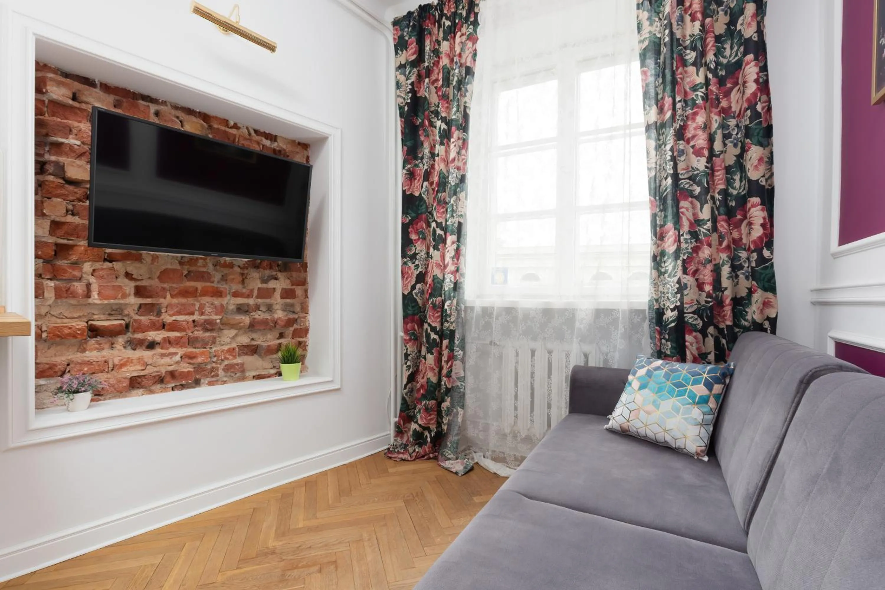 Living room in Apartament przy Placu Zamkowym by Noclegi Renters