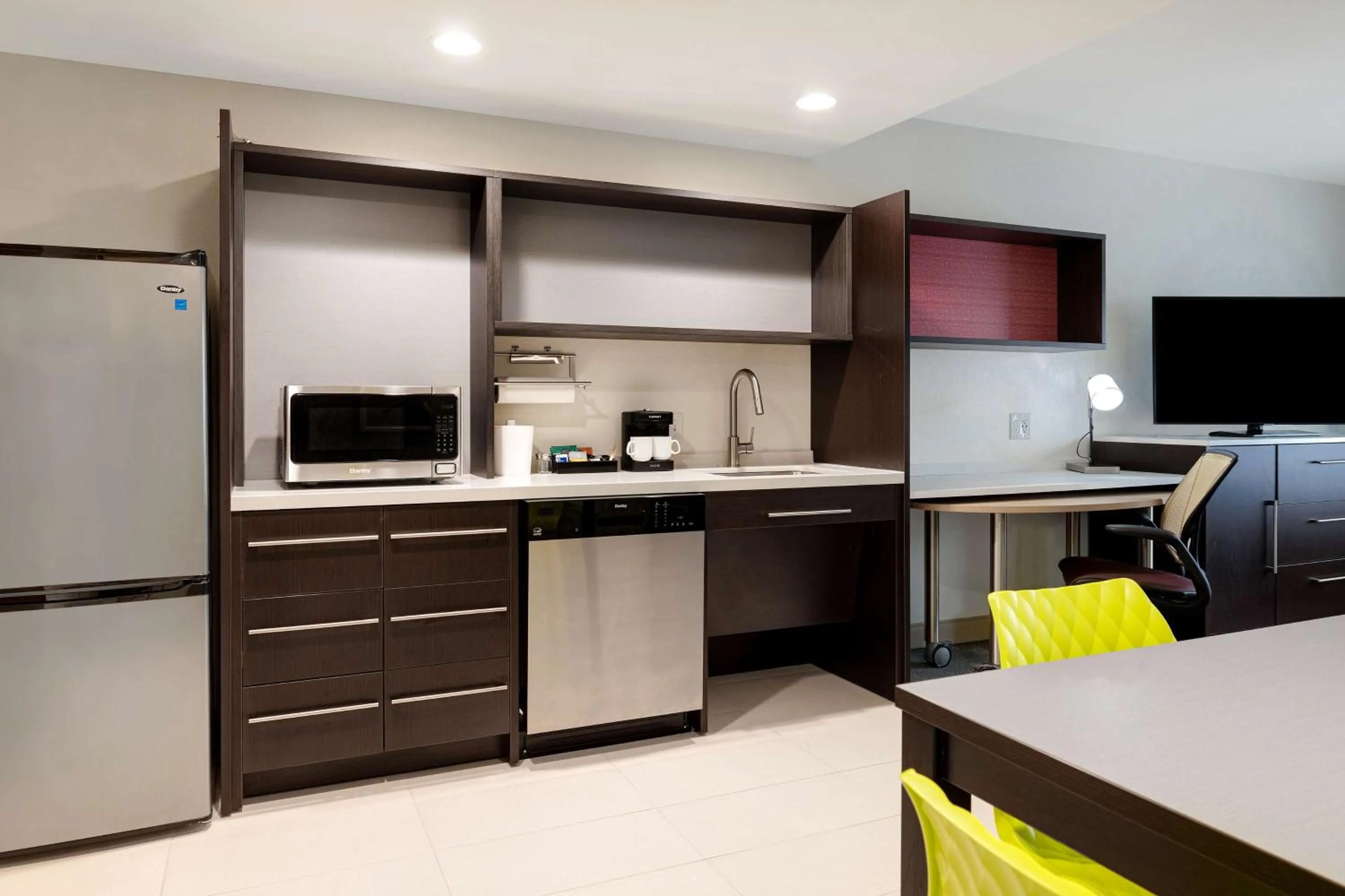 Bedroom in Home2 Suites By Hilton Wilkes-Barre