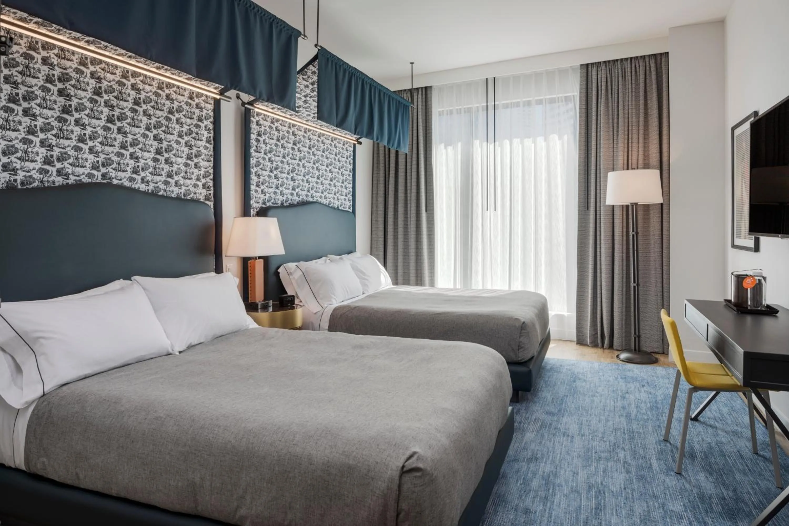 Photo of the whole room, Bed in Canopy By Hilton Boston Downtown