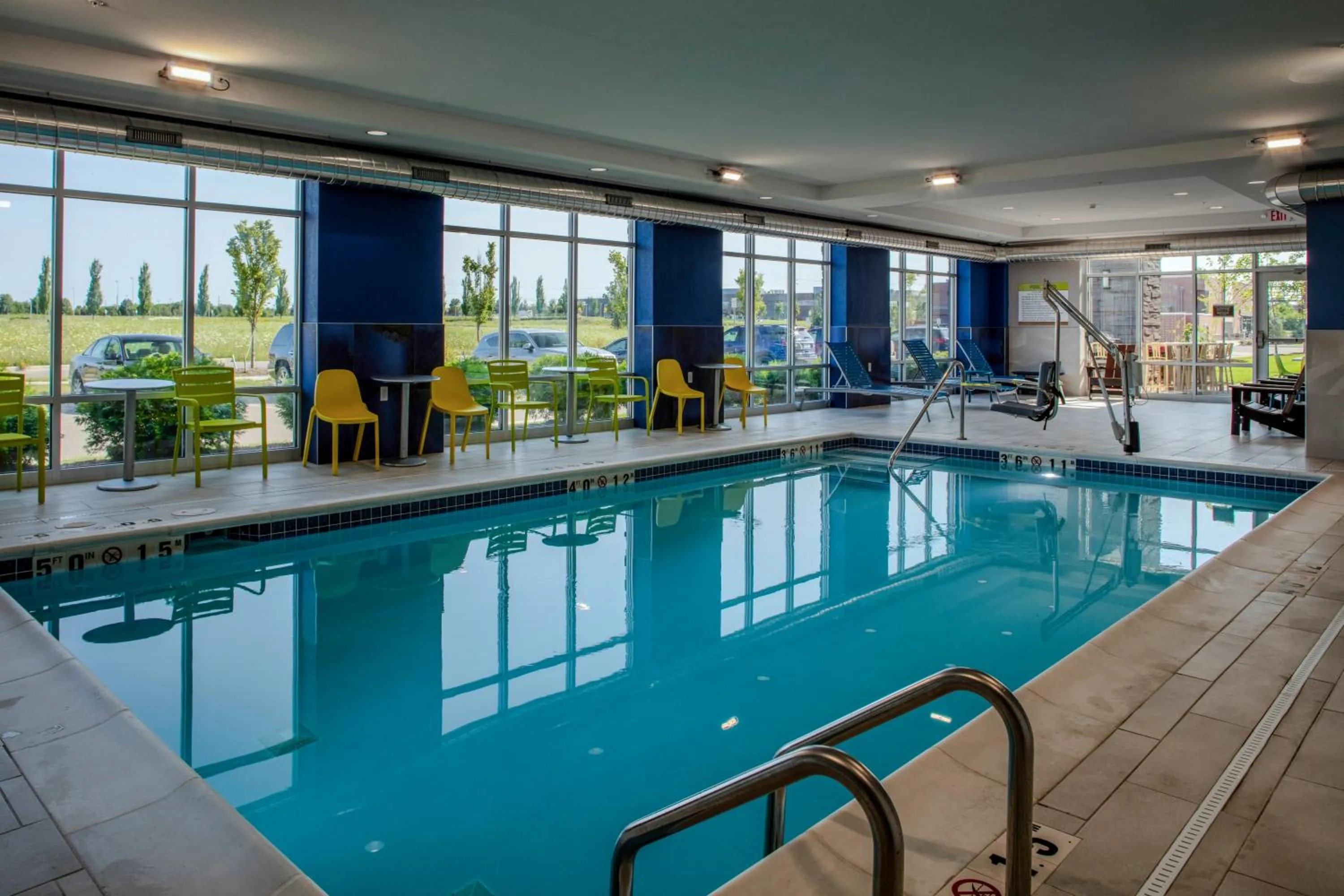 Swimming pool in Home2 Suites By Hilton Northville Detroit
