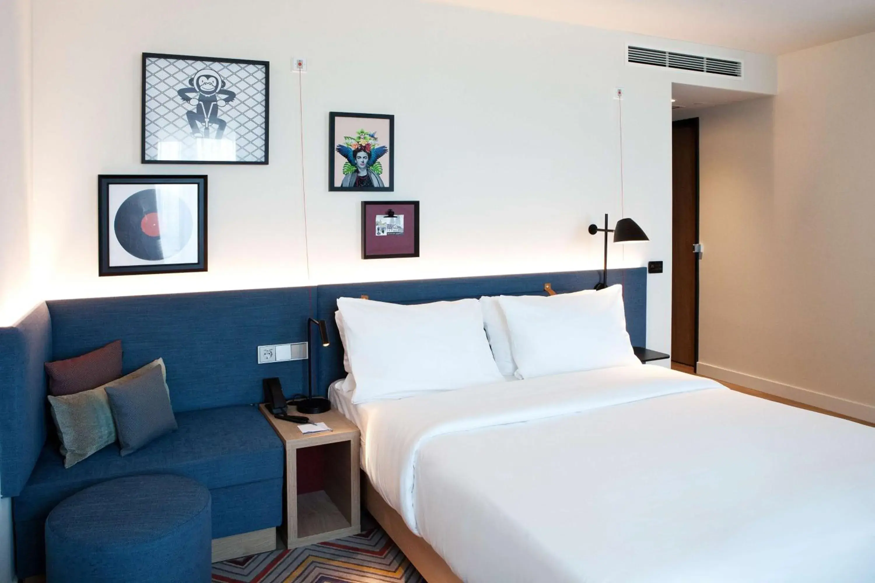 Living room, Bed in Hampton By Hilton Regensburg Living room, Bed in Hampton By Hilton Regensburg