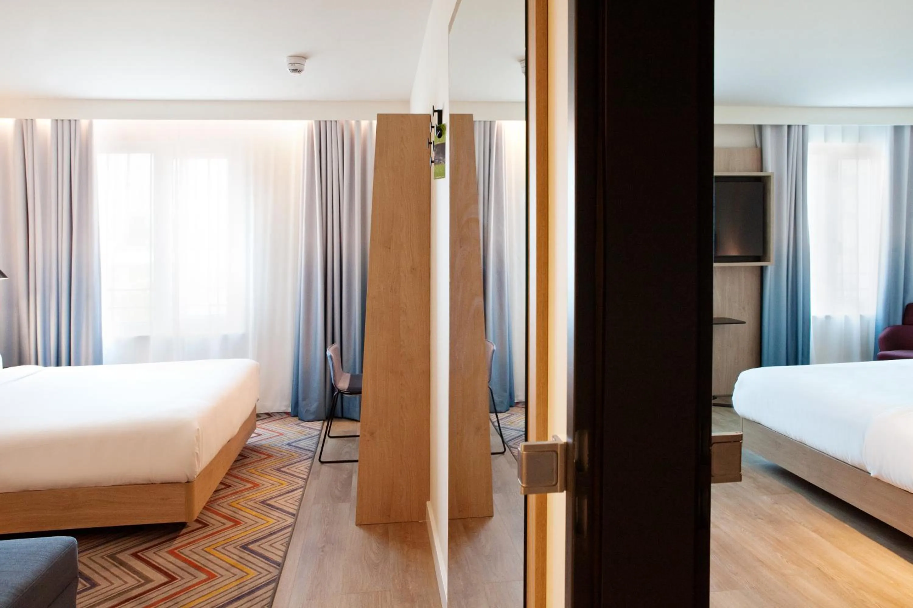 Photo of the whole room, Bed in Hampton By Hilton Regensburg