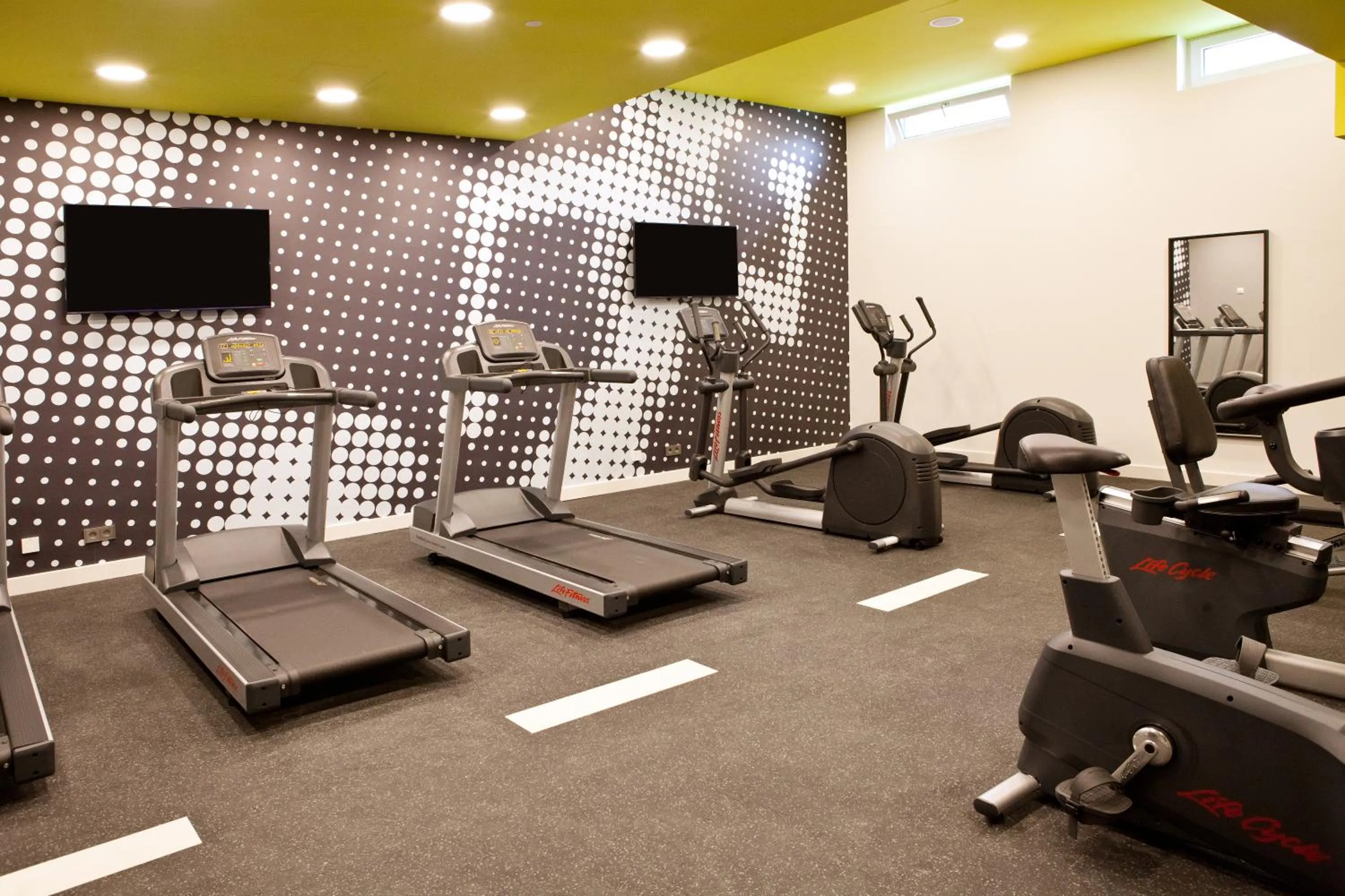 Fitness centre/facilities in Hampton By Hilton Regensburg