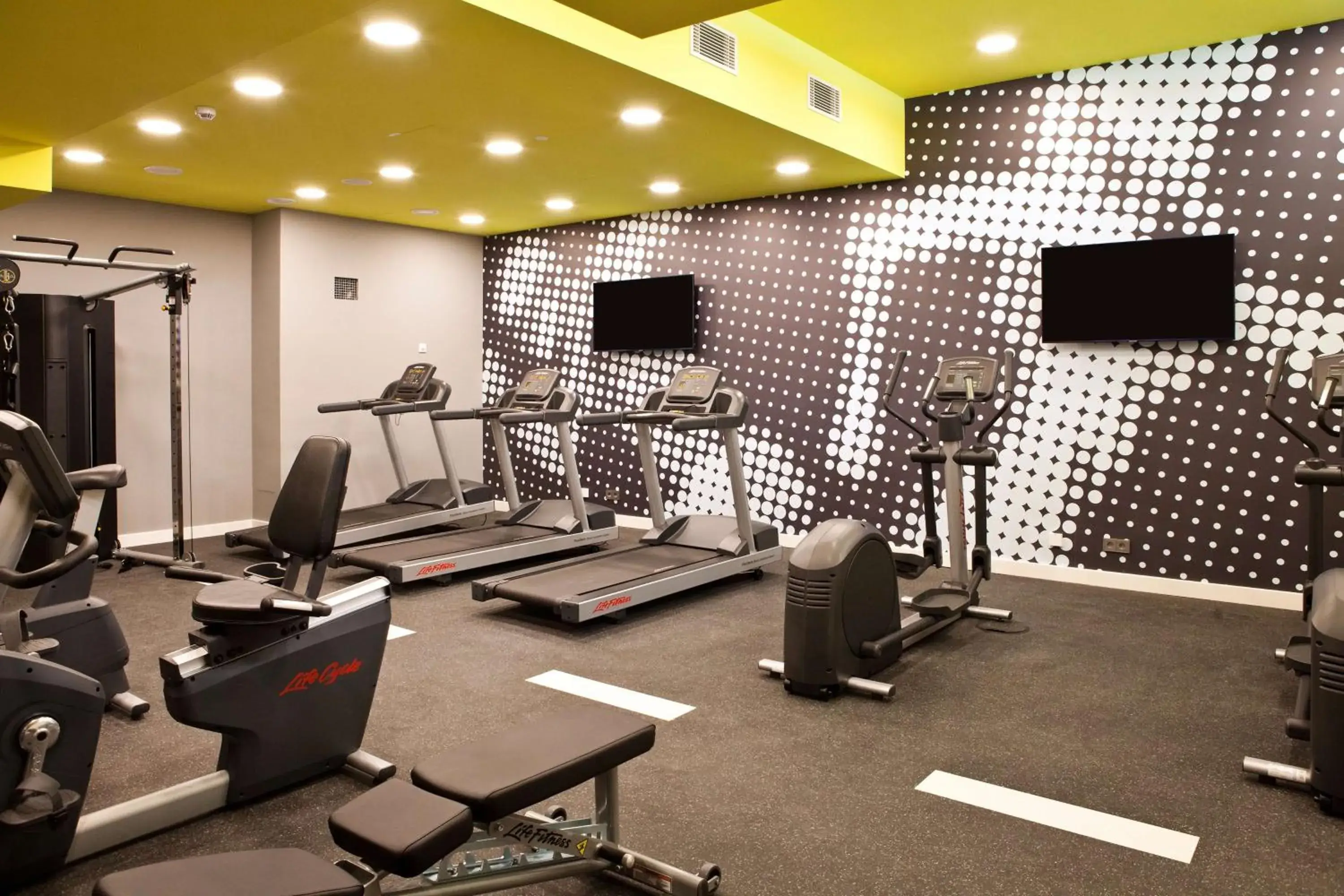 Fitness centre/facilities in Hampton By Hilton Regensburg Fitness centre/facilities in Hampton By Hilton Regensburg
