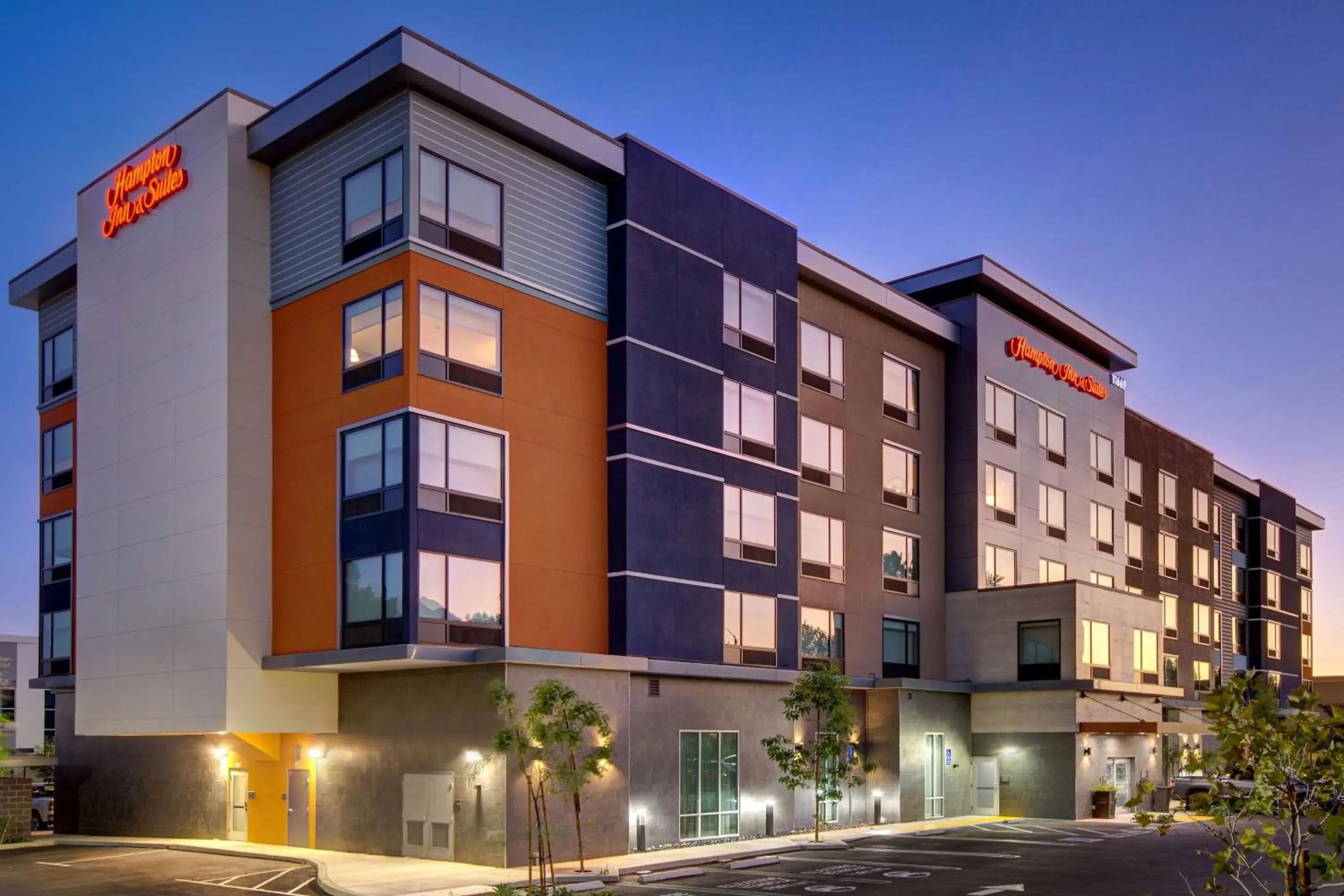 Property building in Hampton Inn & Suites By Hilton Rancho Cucamonga Property building in Hampton Inn & Suites By Hilton Rancho Cucamonga
