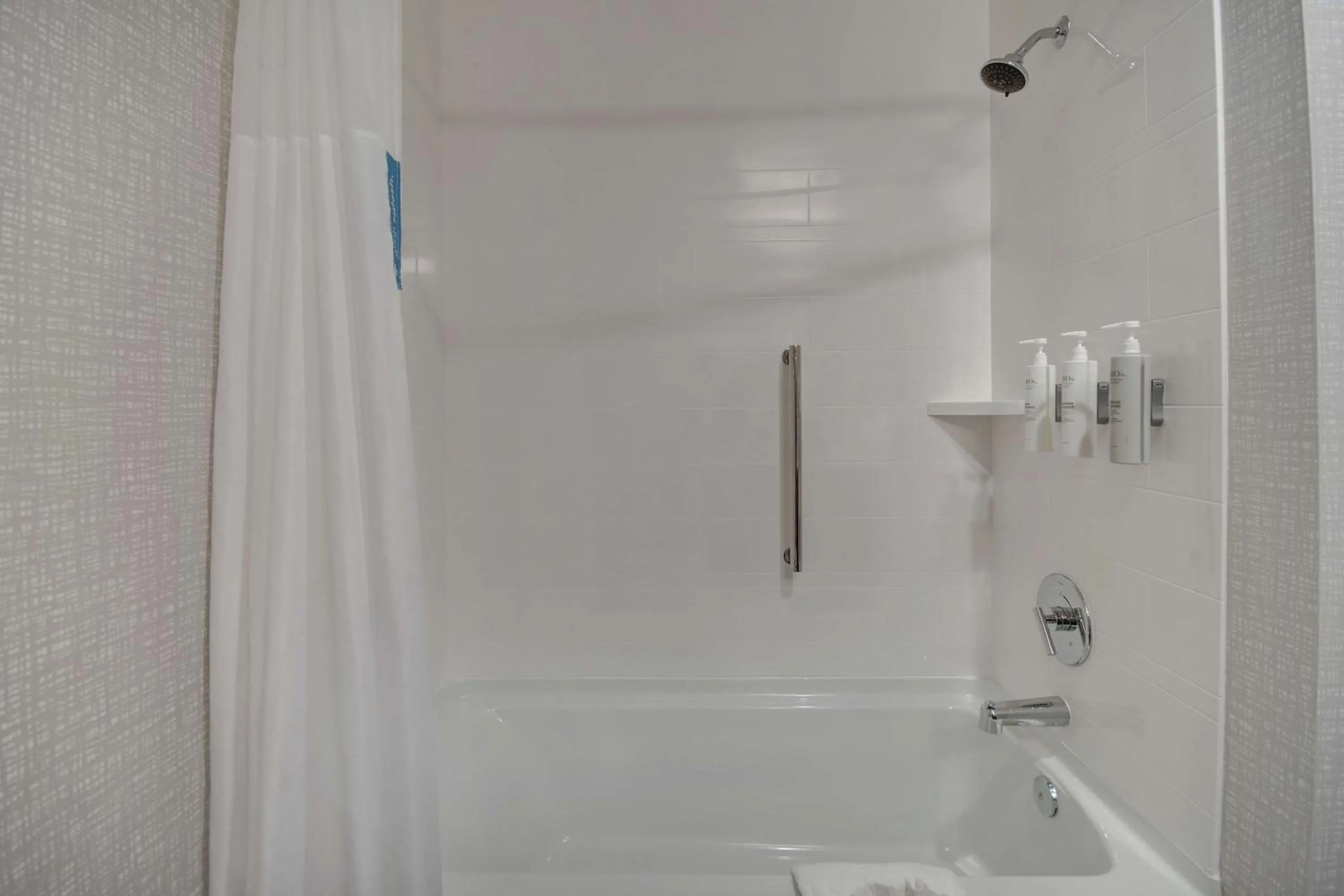 Bathroom in Hampton Inn & Suites By Hilton Rancho Cucamonga