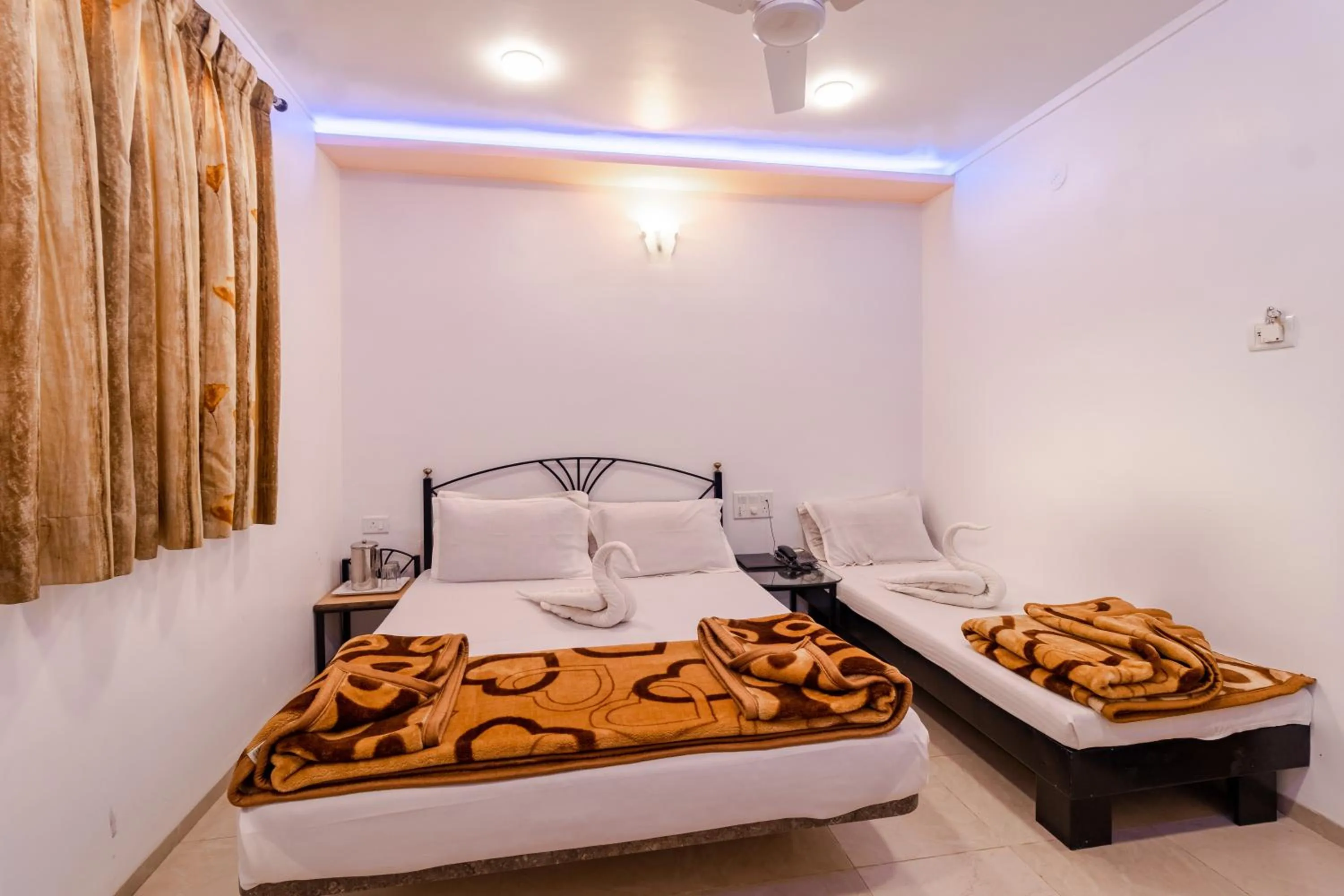 Bedroom in Hotel Vyankatesh & Pure Veg Restaurant